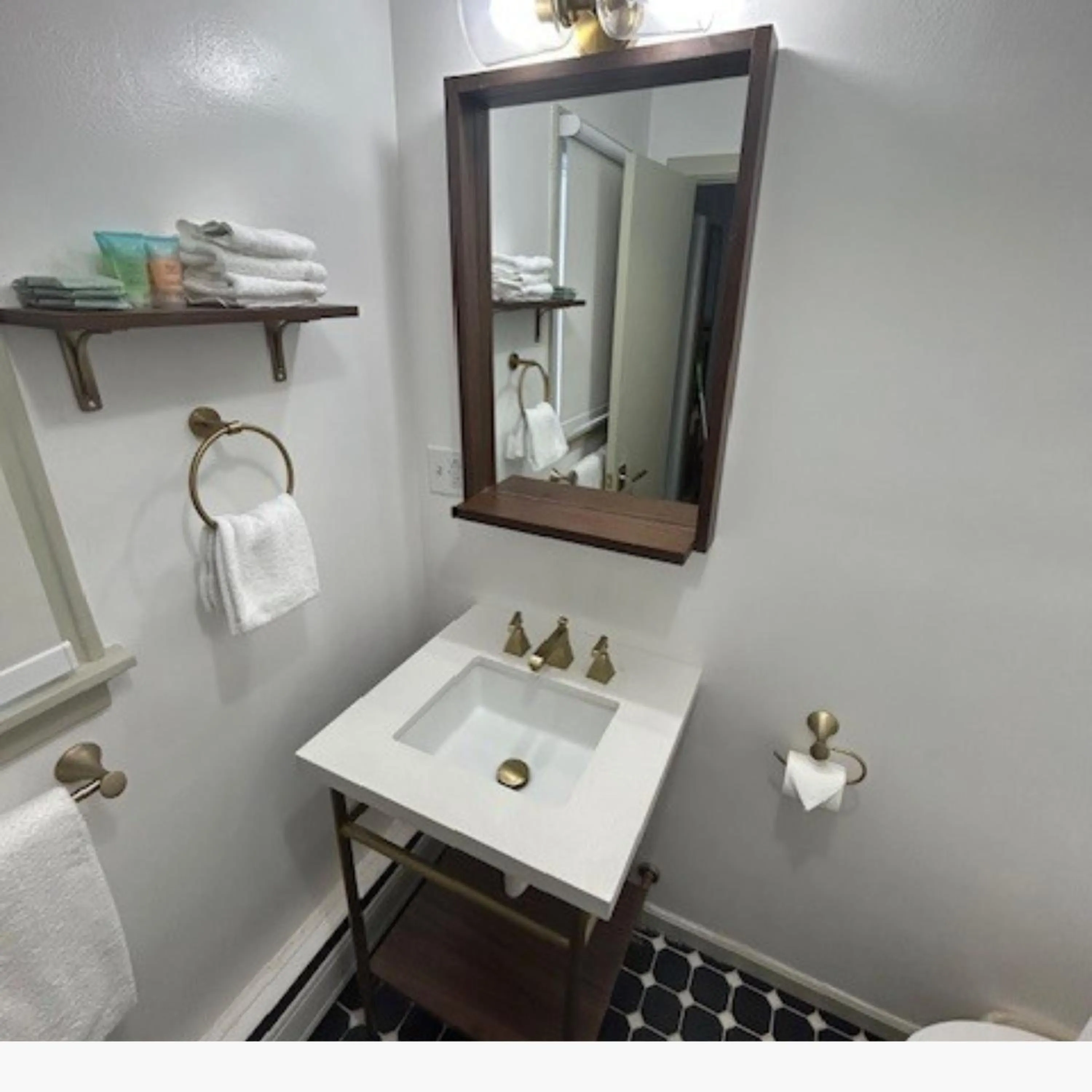 The Colonial Inn & Creamery