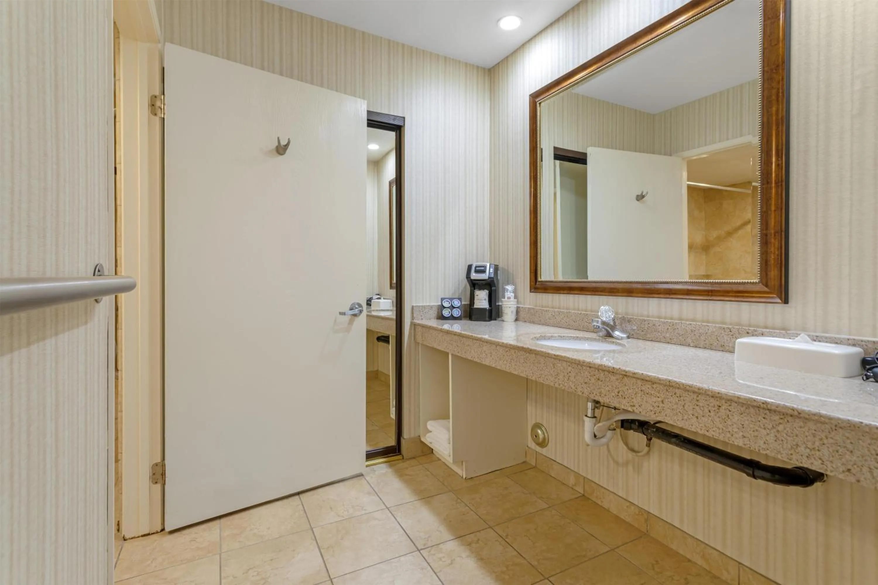 Bathroom in Best Western Plus Big America