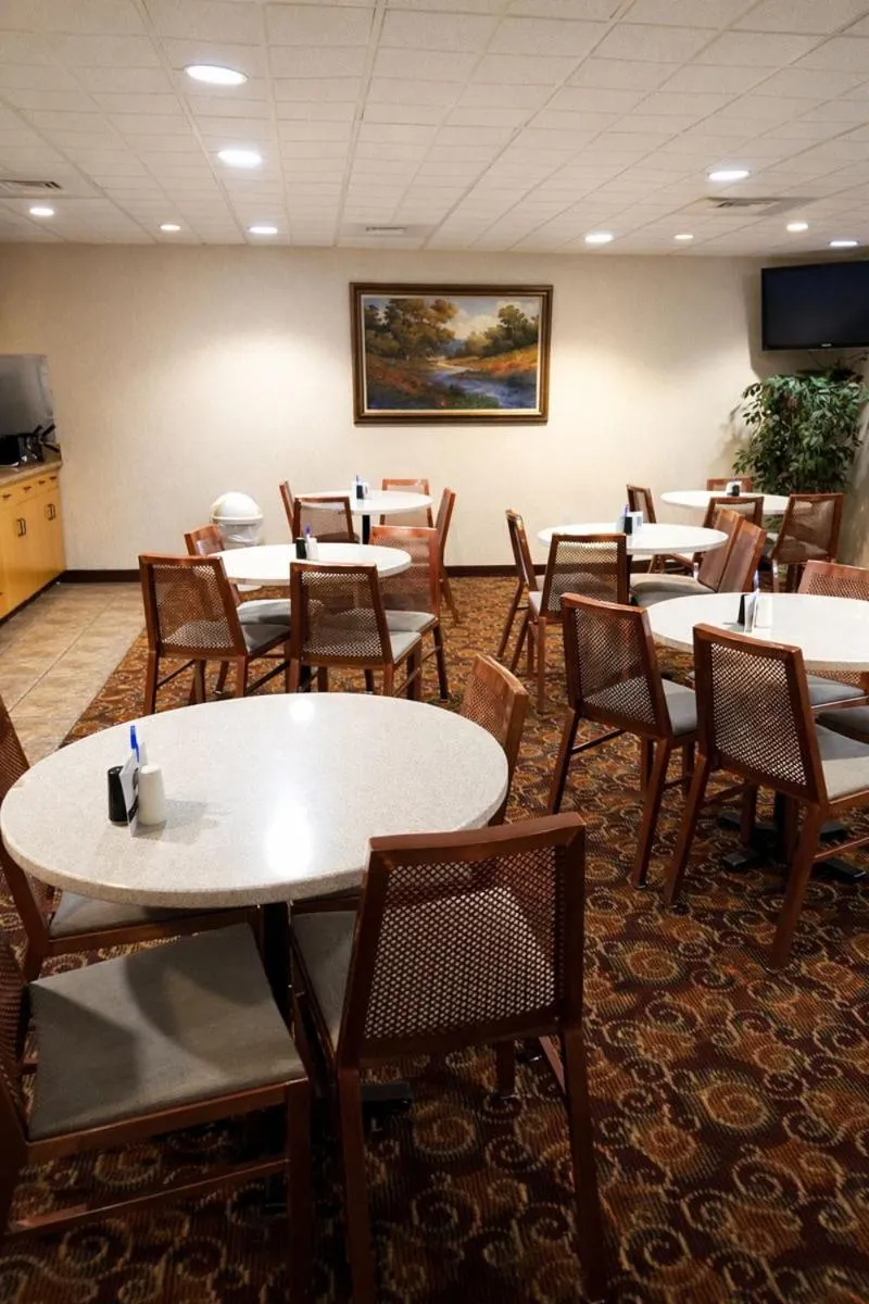 Breakfast in Crystal Inn Hotel & Suites - Great Falls