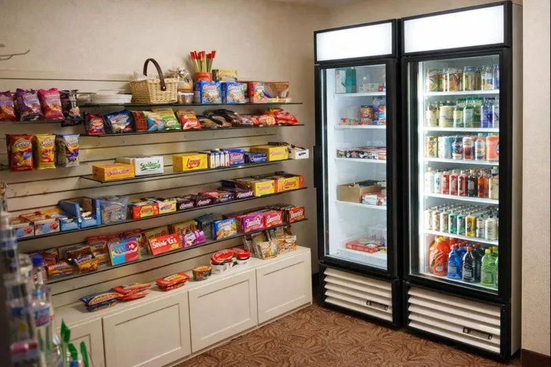 Supermarket/grocery shop in Crystal Inn Hotel & Suites - Great Falls