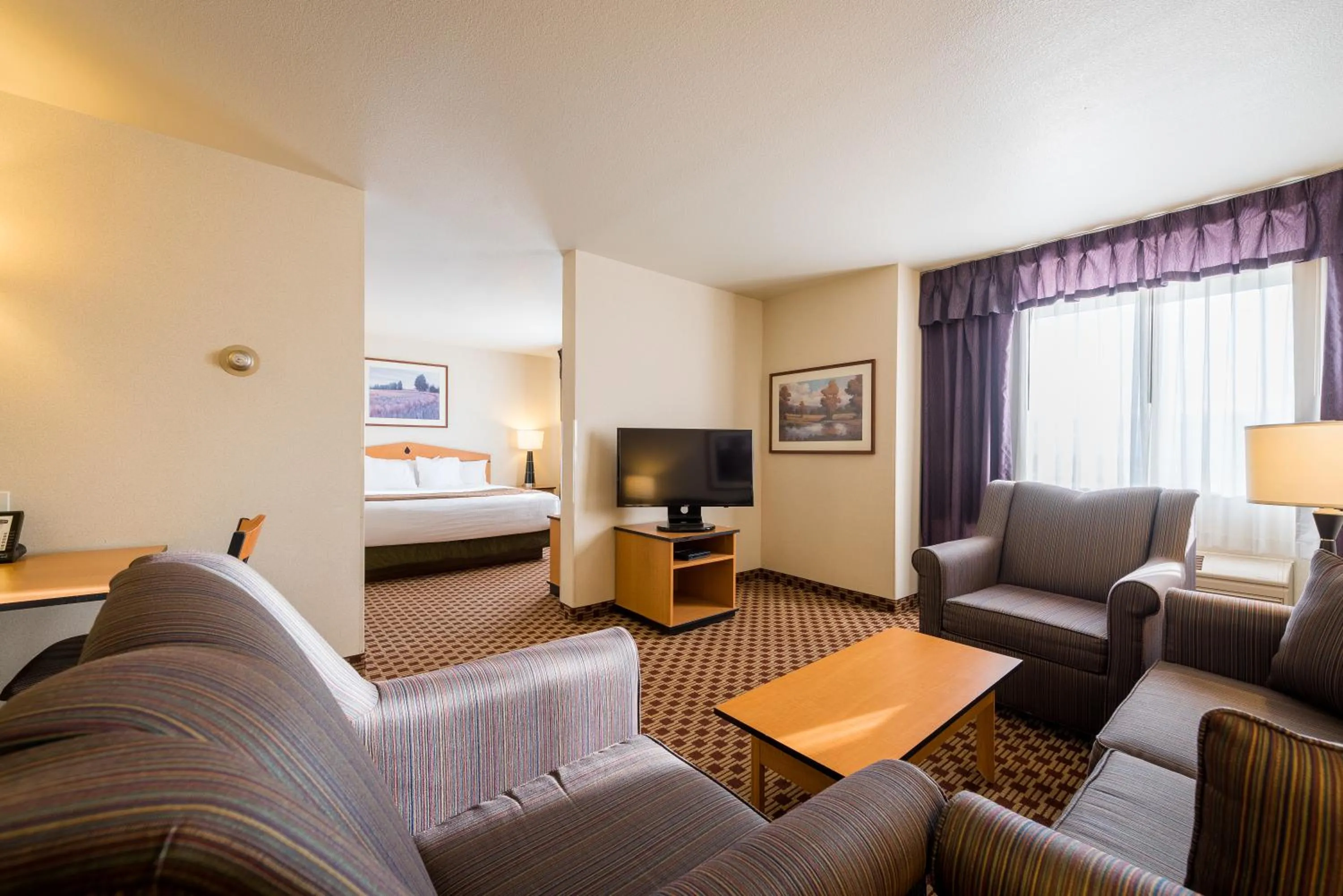 Bedroom in Crystal Inn Hotel & Suites - Great Falls