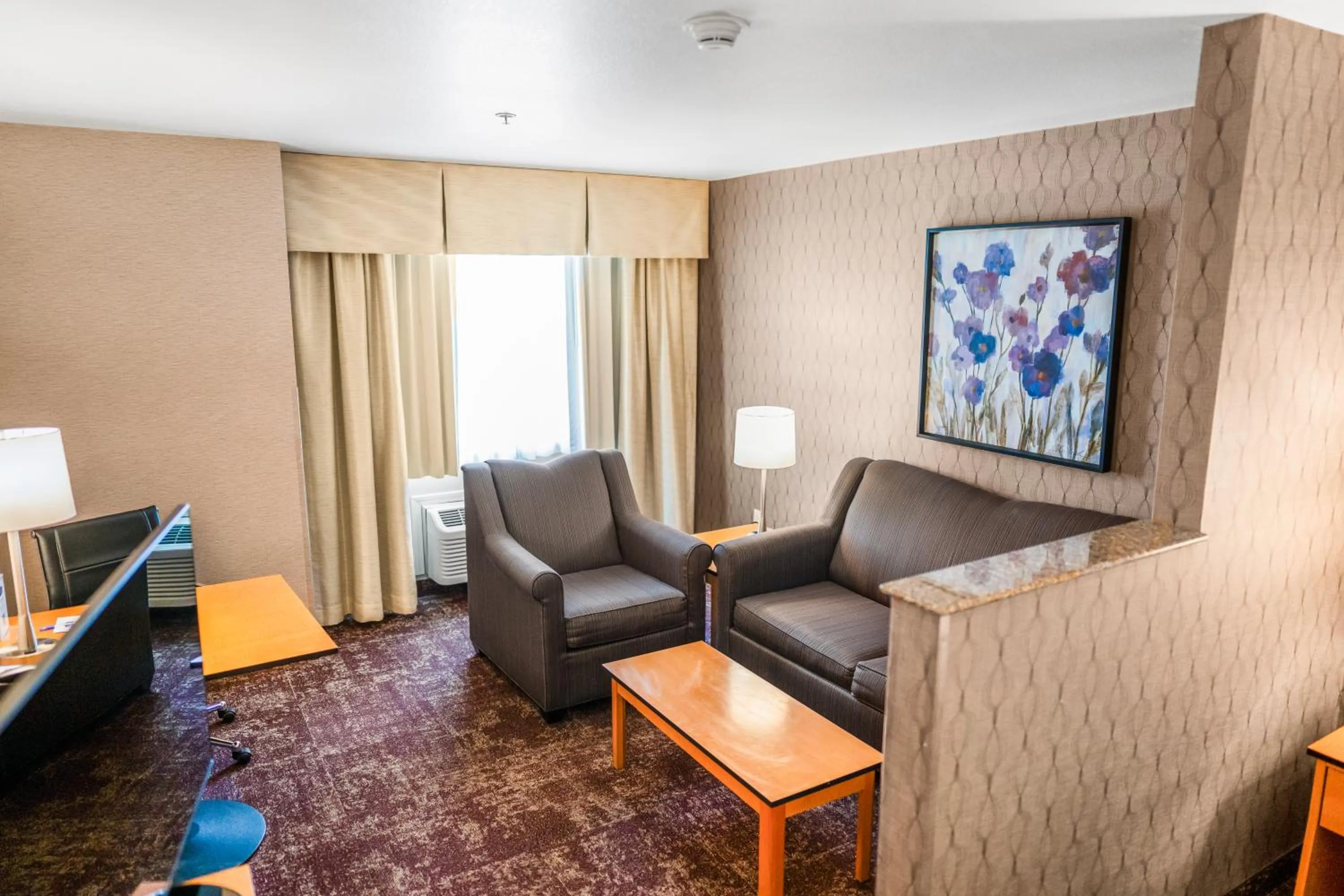 Bedroom in Crystal Inn Hotel & Suites - West Valley City