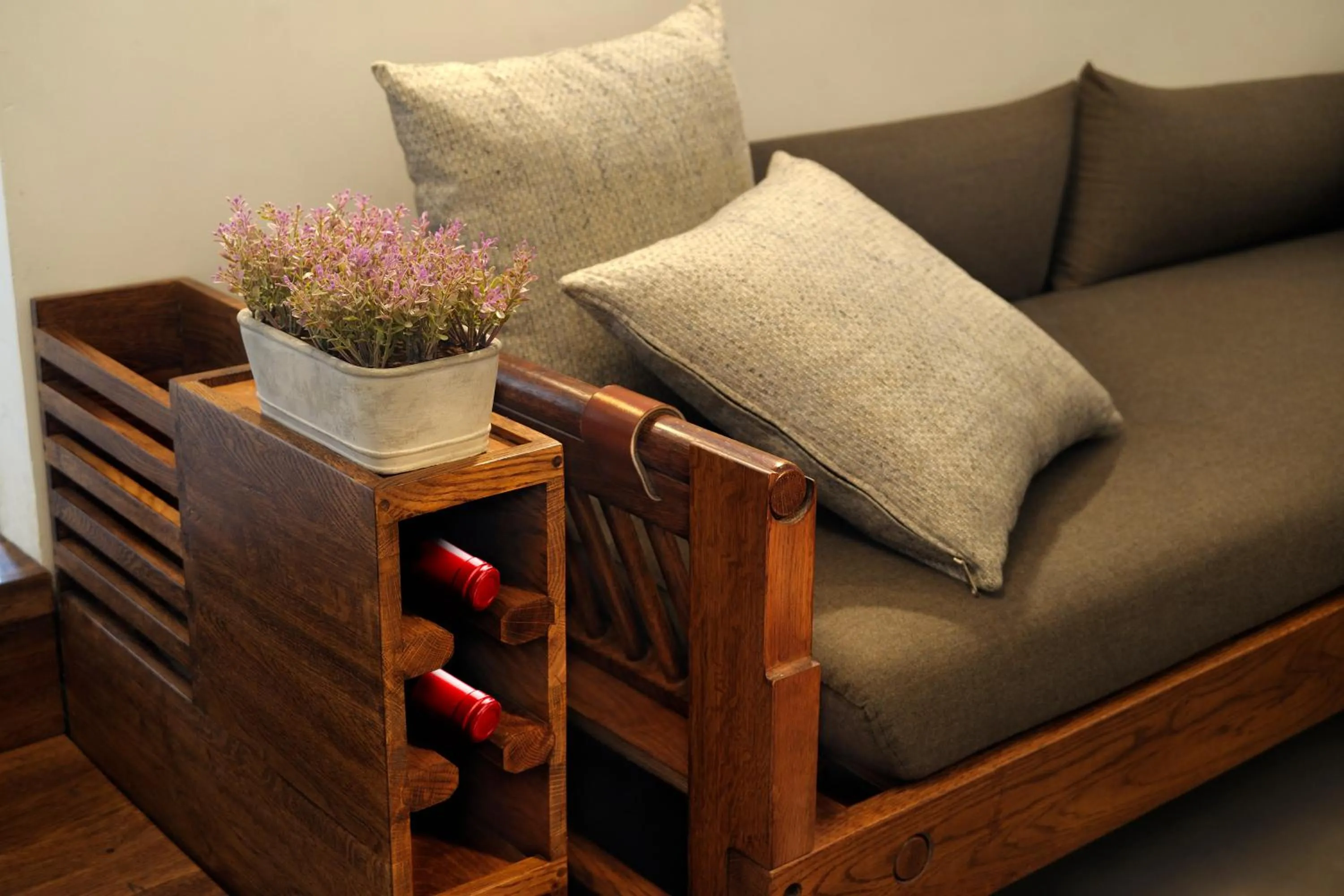 Living room in Amanvana Spa Resort, Coorg