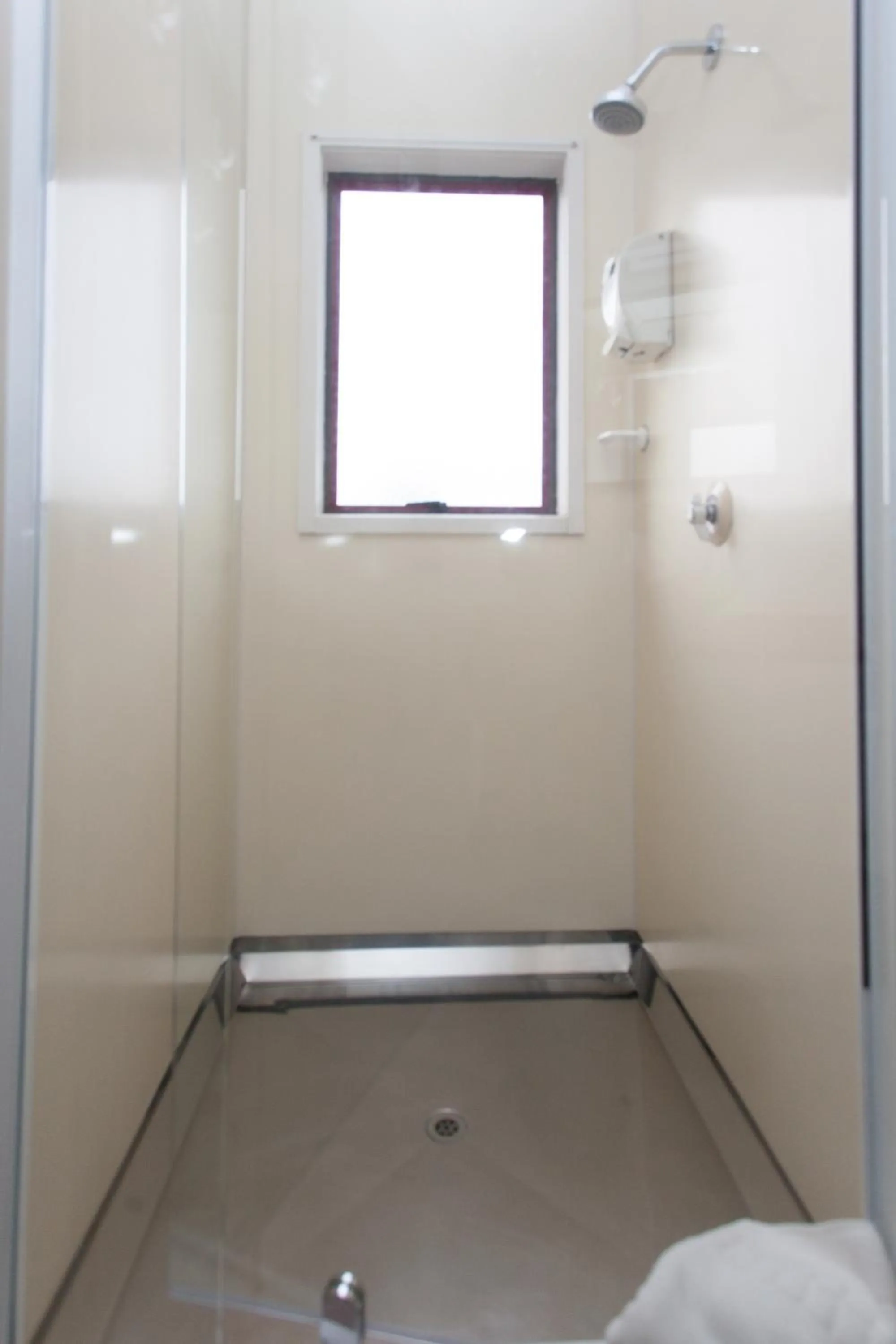 Bathroom in Alton Lodge Motel