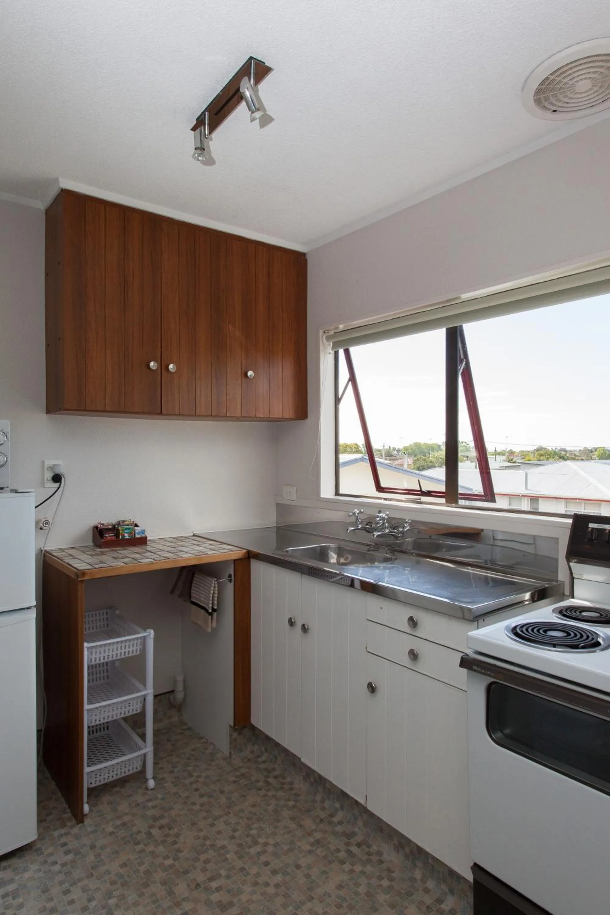 Kitchen or kitchenette in Alton Lodge Motel