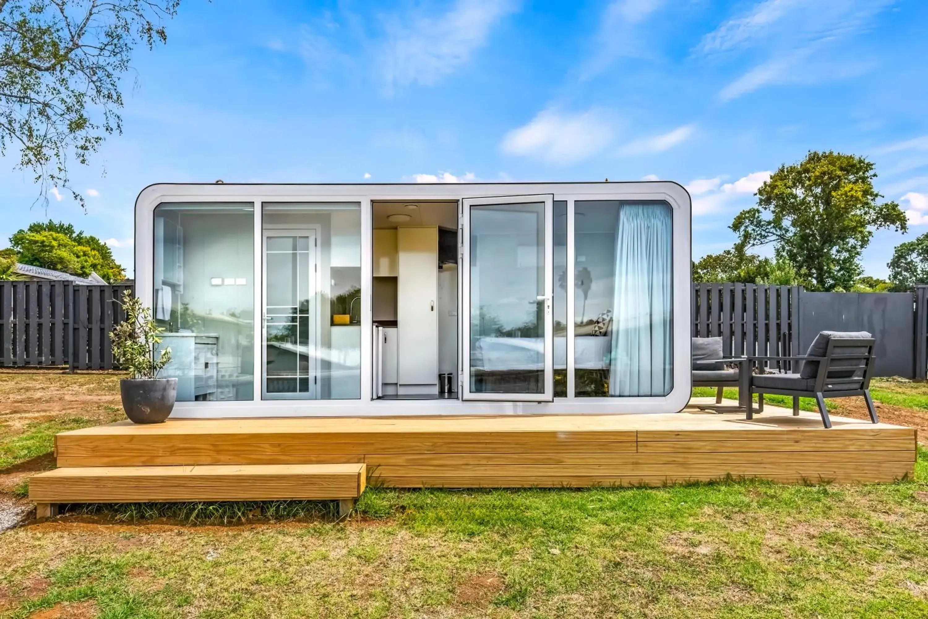 Single Room with Balcony - single occupancy in Poenamo Hotel Single Room with Balcony - single occupancy in Poenamo Hotel