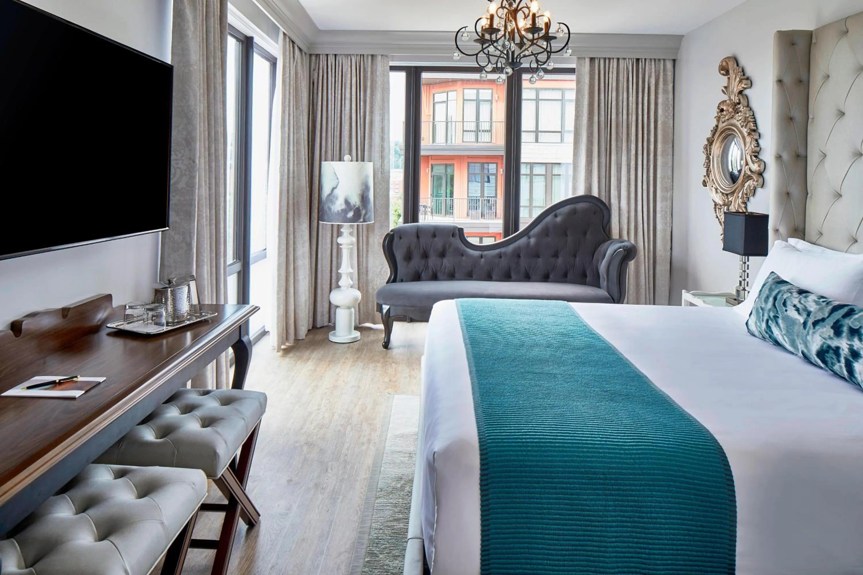 Photo of the whole room, Bed in The Edwin Hotel, Autograph Collection