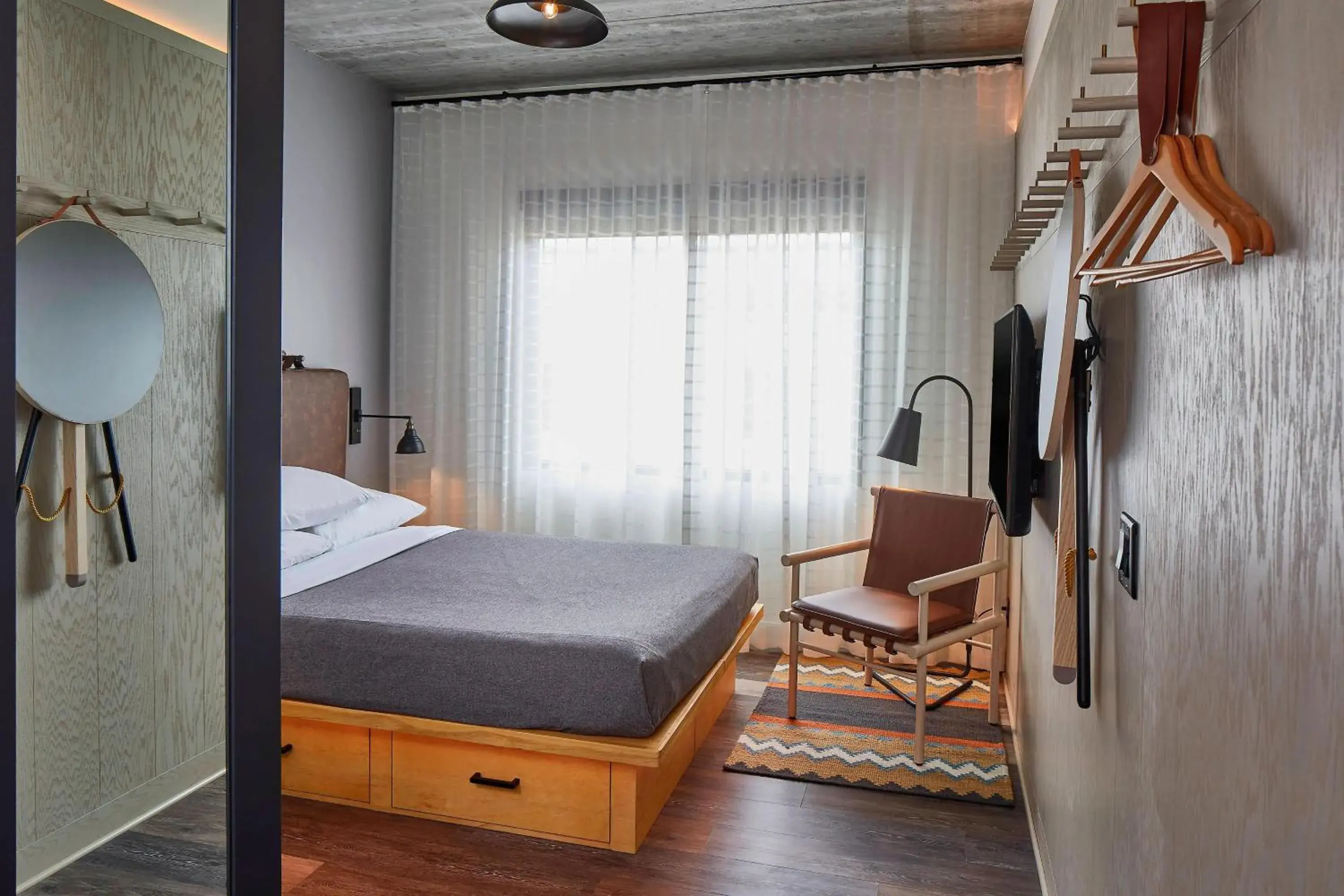 Queen Guest Room in Moxy Chattanooga Downtown Queen Guest Room in Moxy Chattanooga Downtown