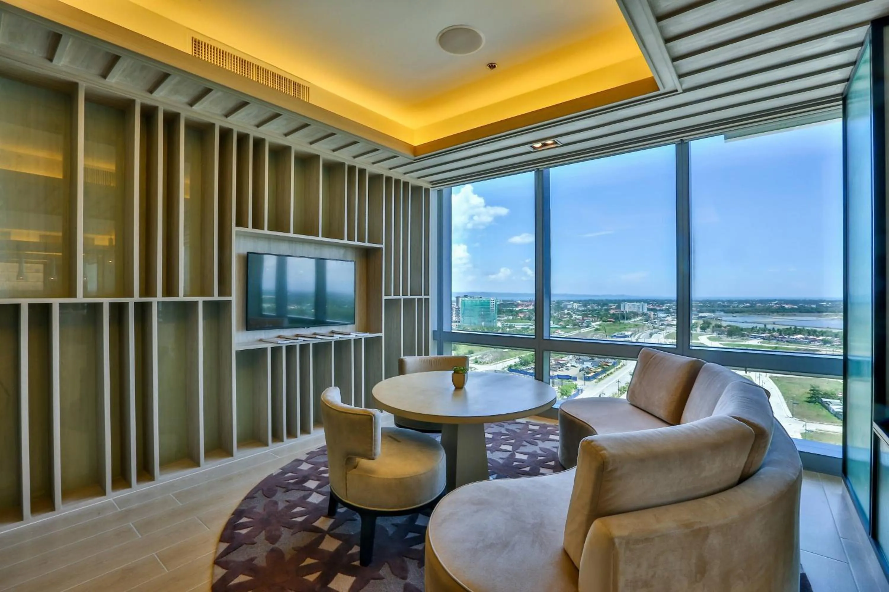Lounge or bar in Courtyard by Marriott Iloilo