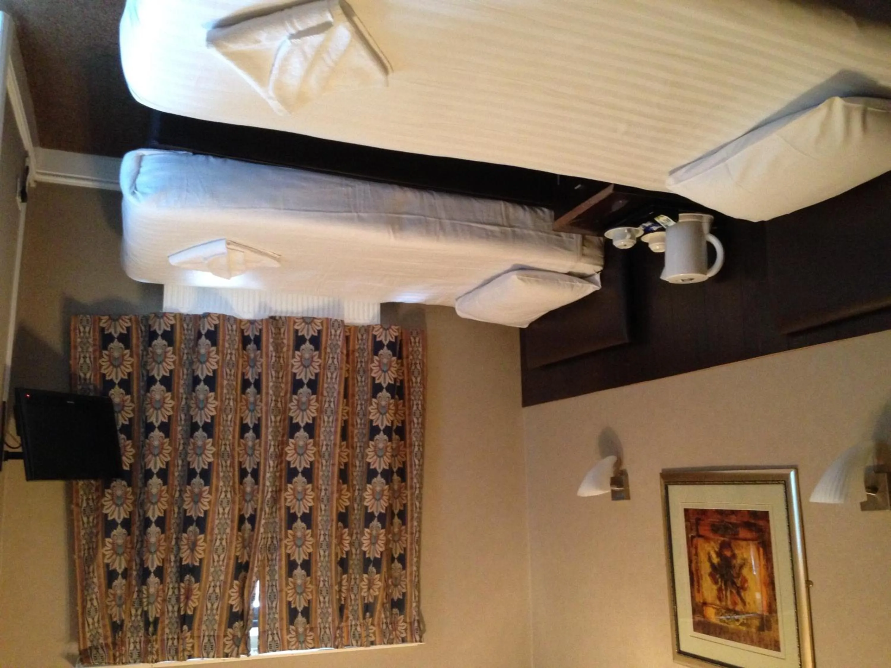 Toilet in Rossmore Hotel