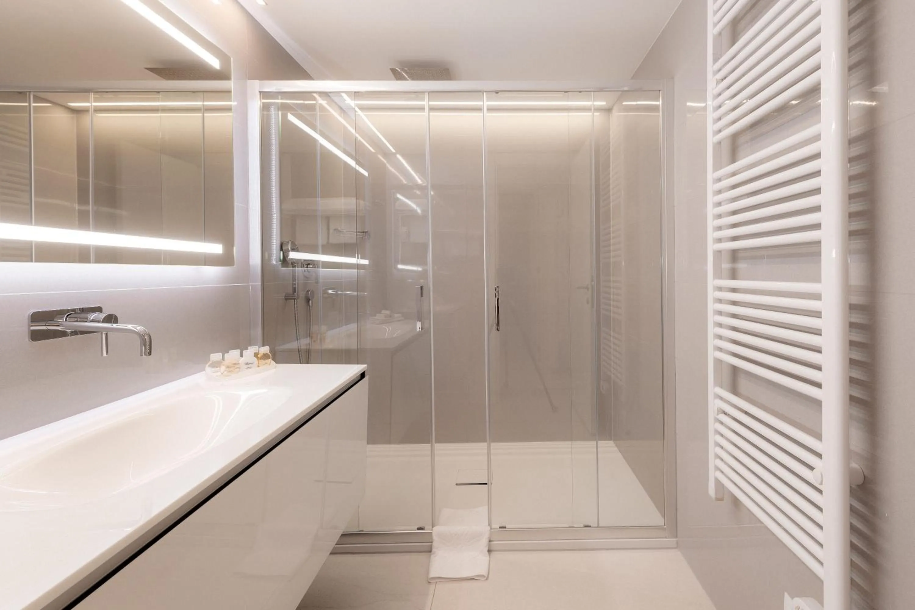 Bathroom in Aparthotel Joel