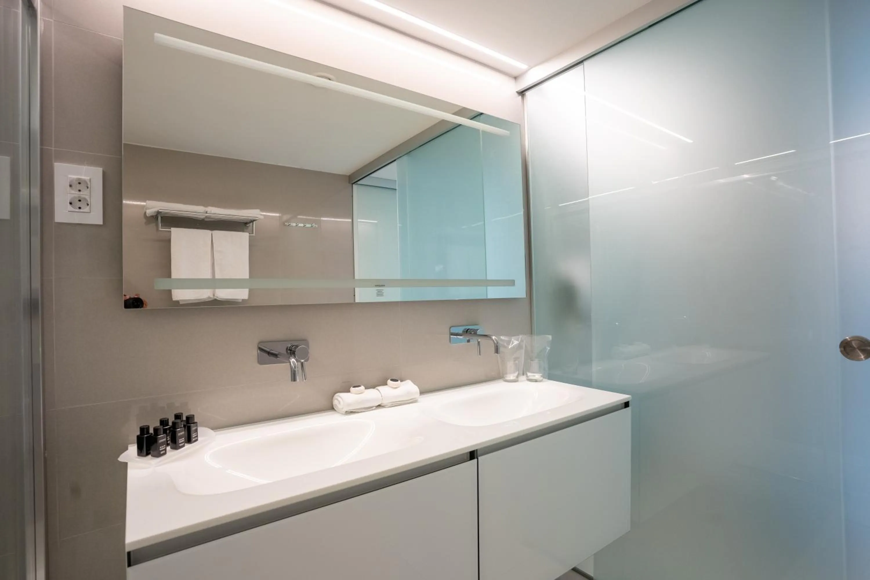 Bathroom in Aparthotel Joel