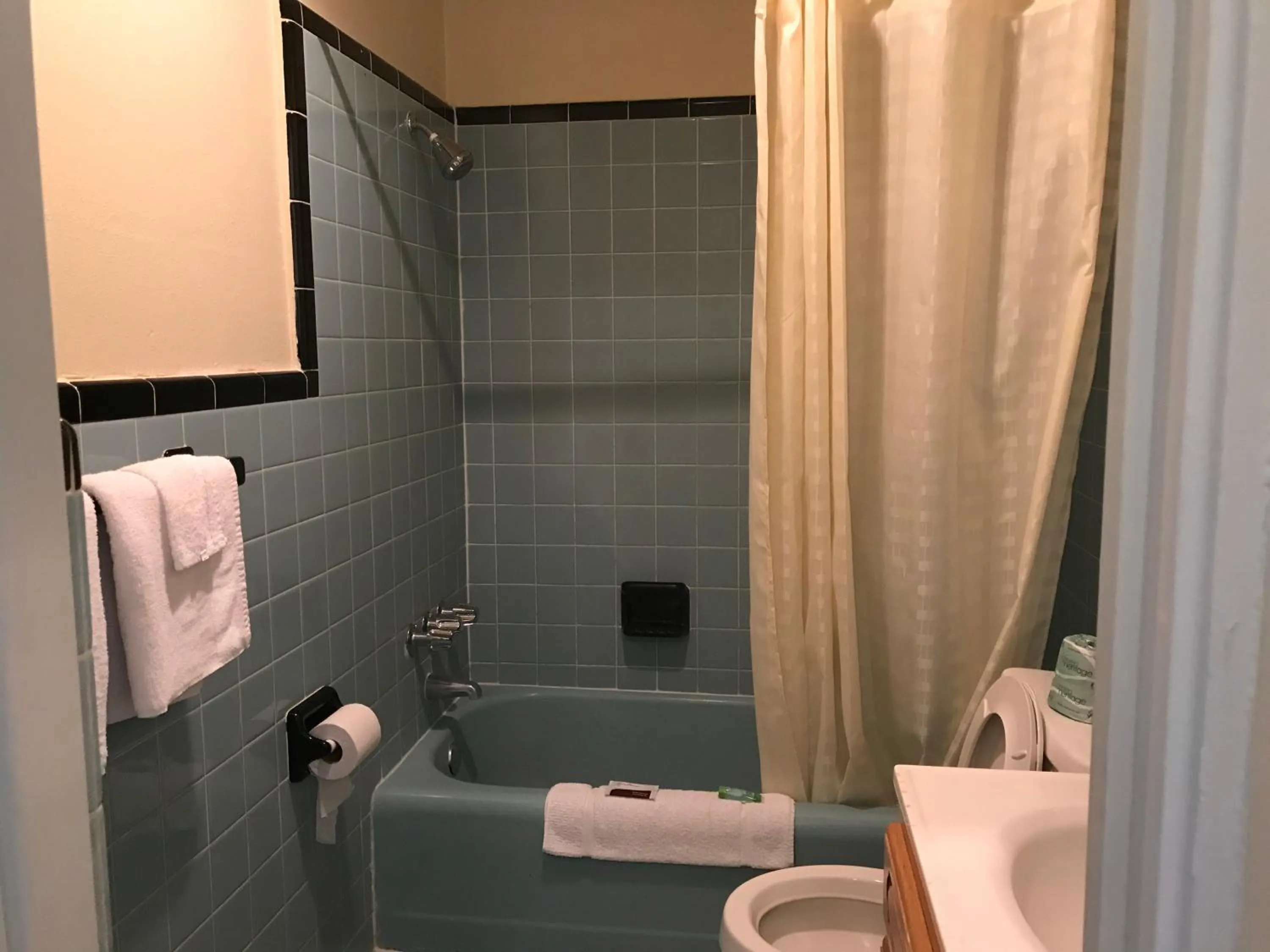 Bath in Bayfront Inn Biloxi