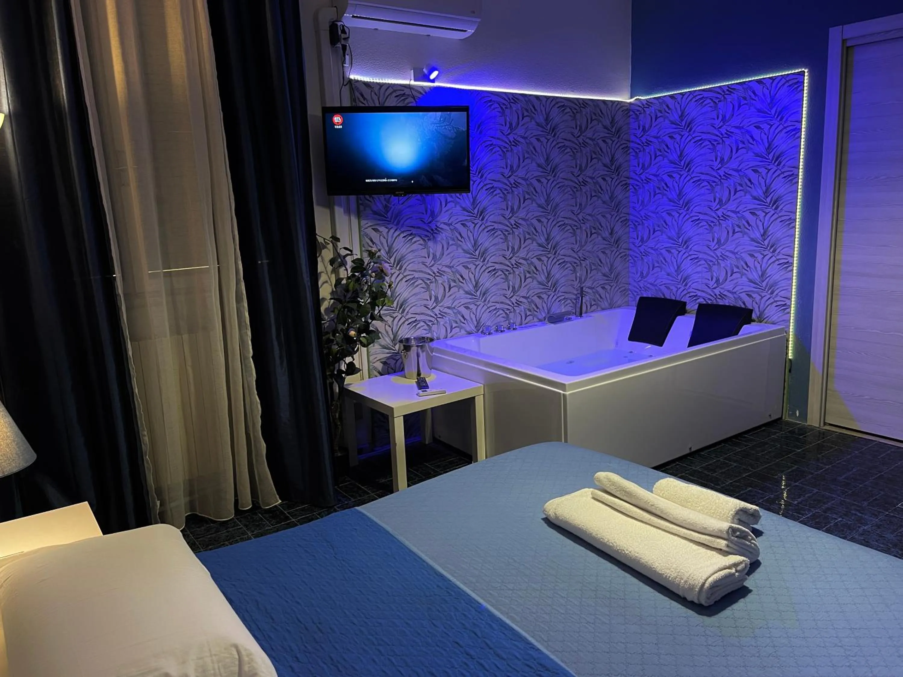 Bed in Etnea Glamour House