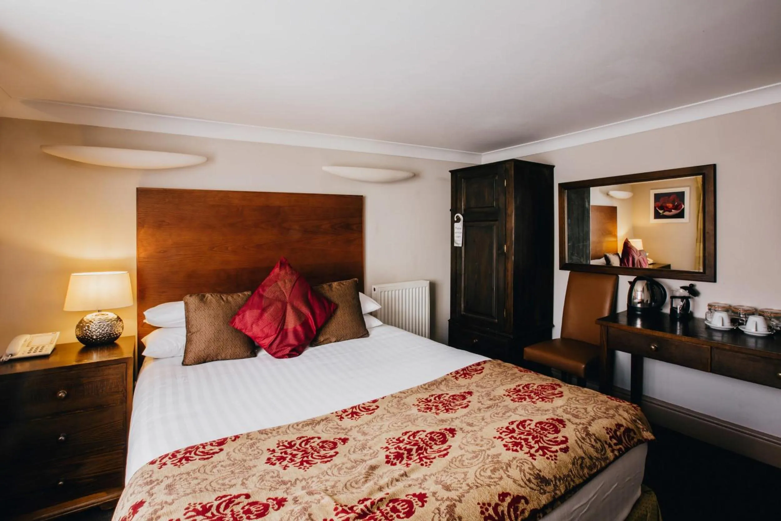 TV and multimedia, Bed in The Sun Hotel & Bar