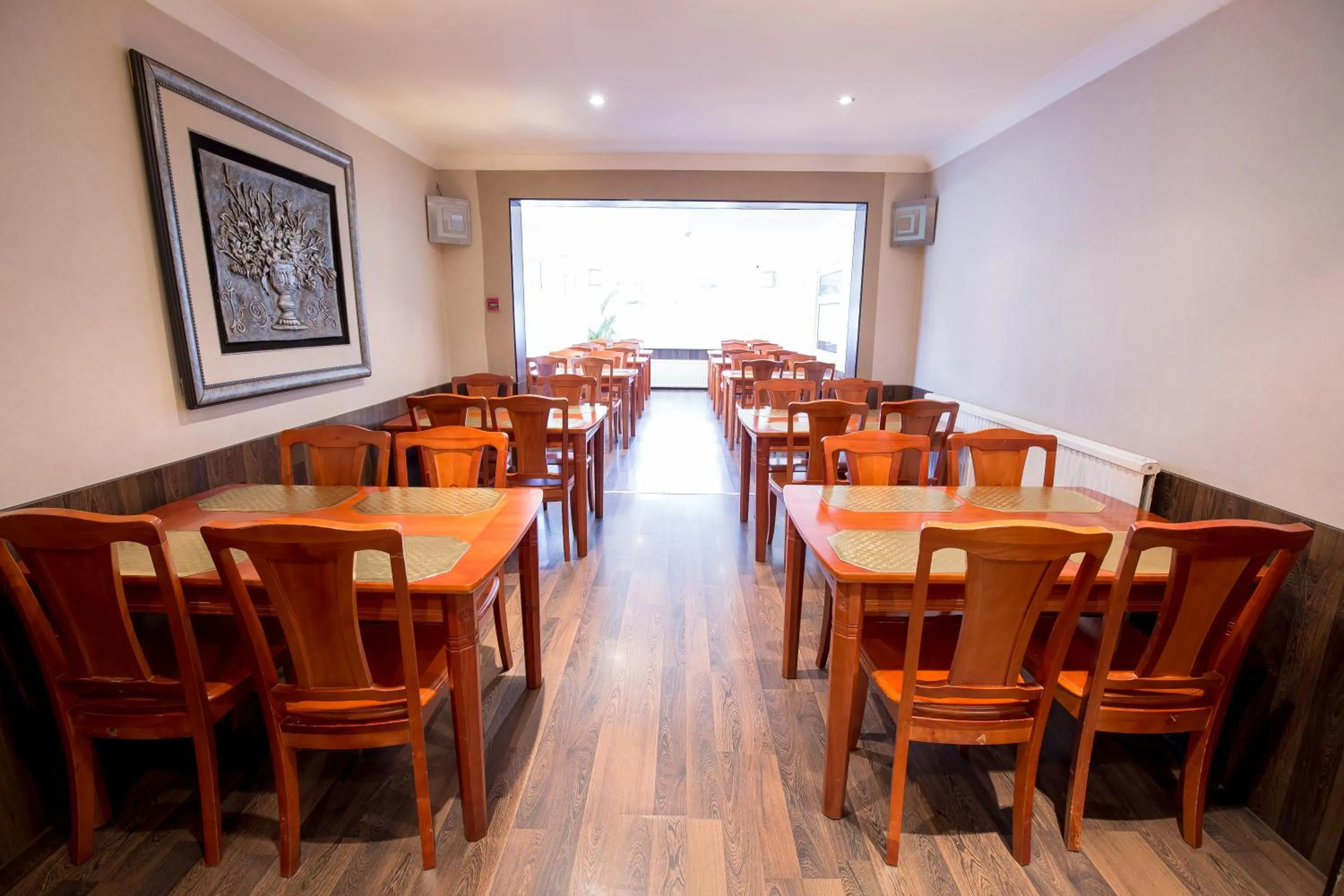 Restaurant/Places to Eat in Banks Hotel