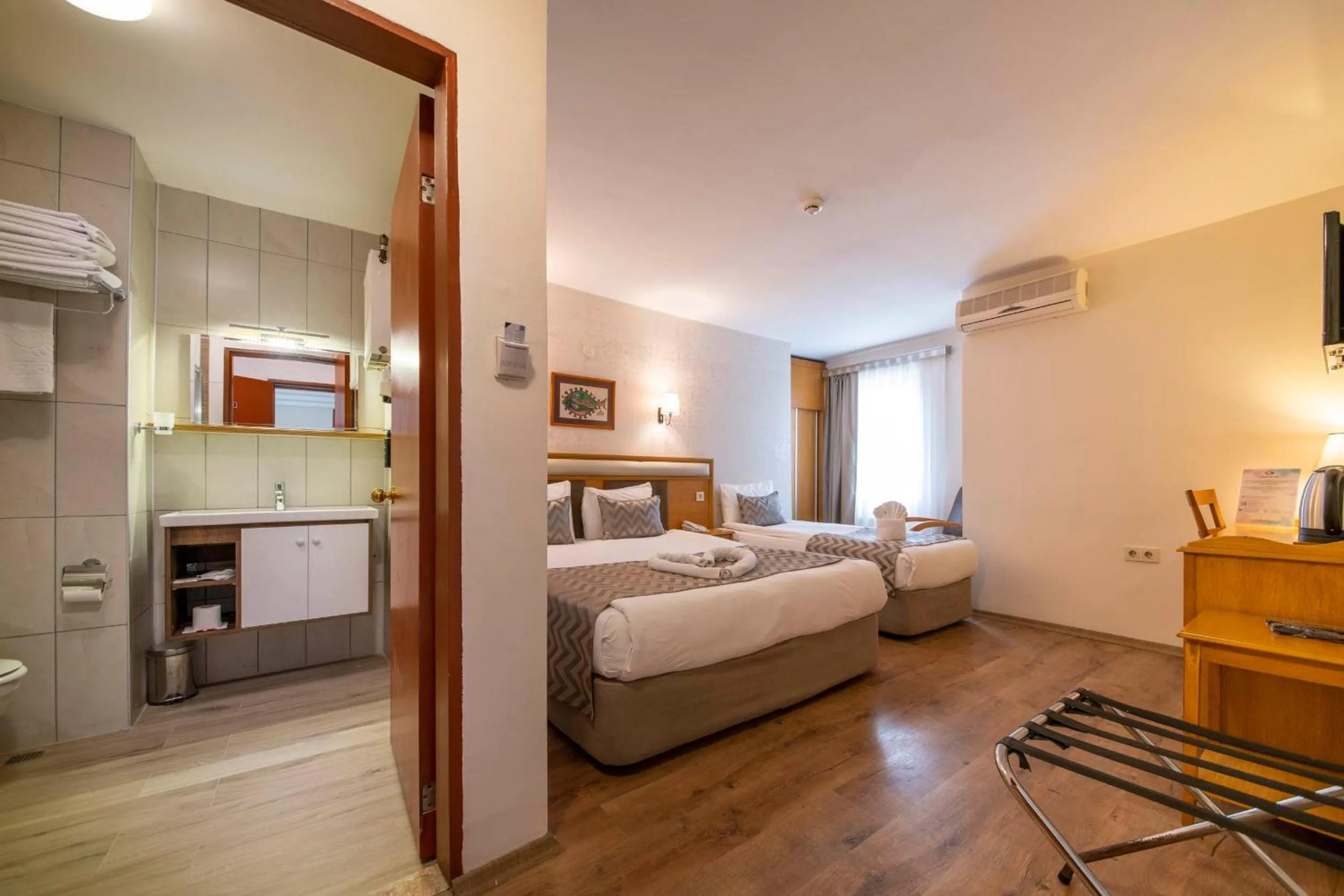 Photo of the whole room, Bed in Çanak Hotel