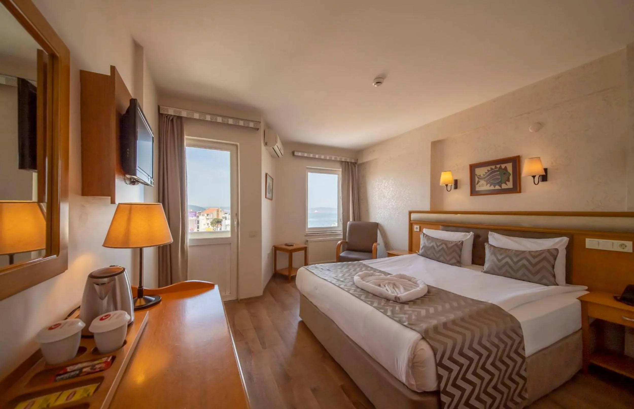 Photo of the whole room, Bed in Çanak Hotel