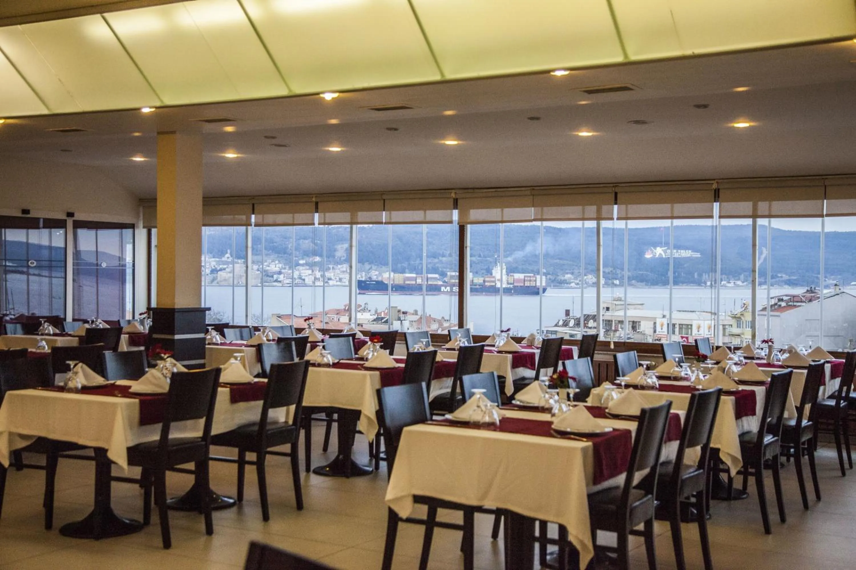 Restaurant/places to eat in Çanak Hotel