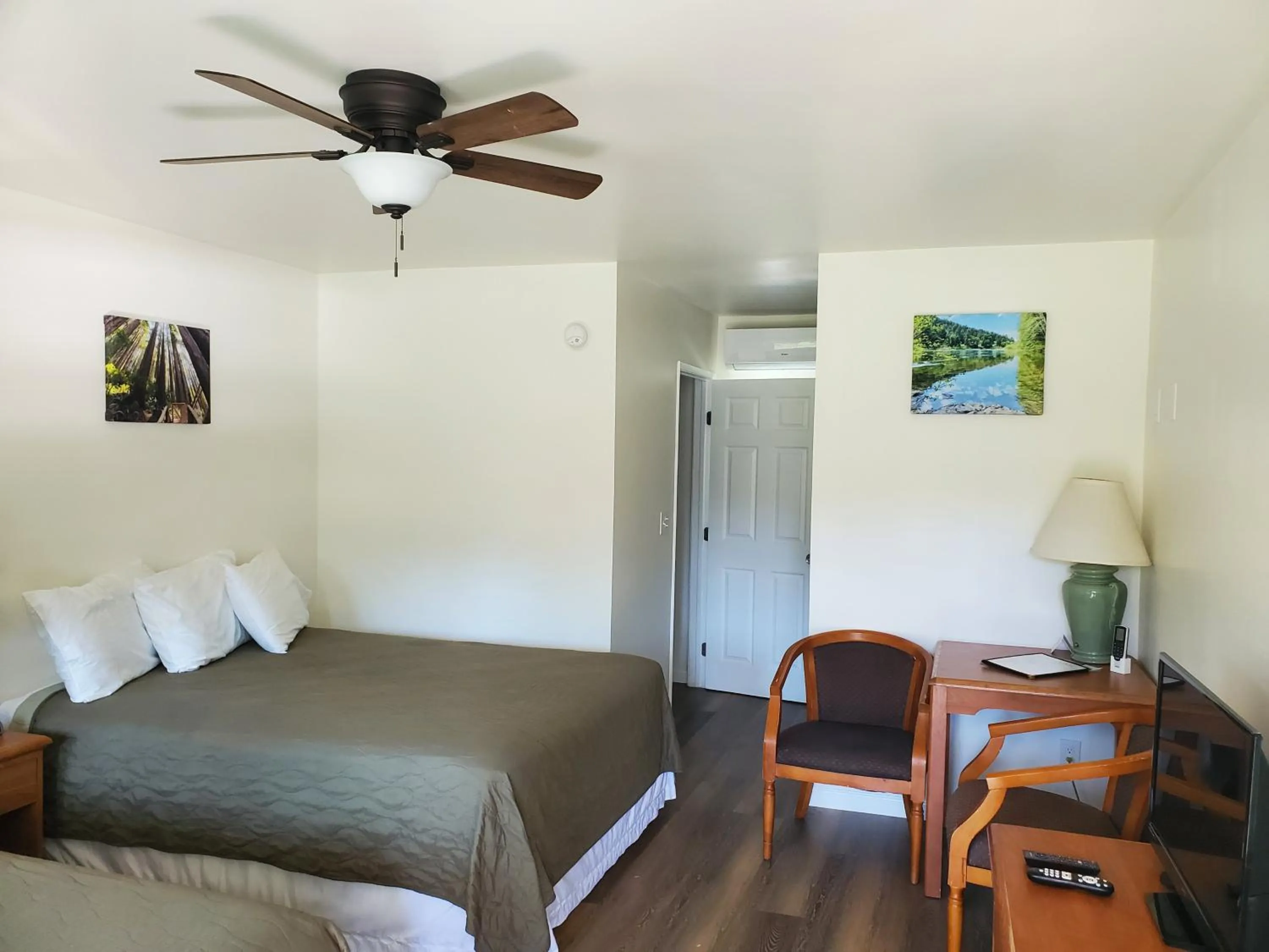 Bed in Hiouchi Motel