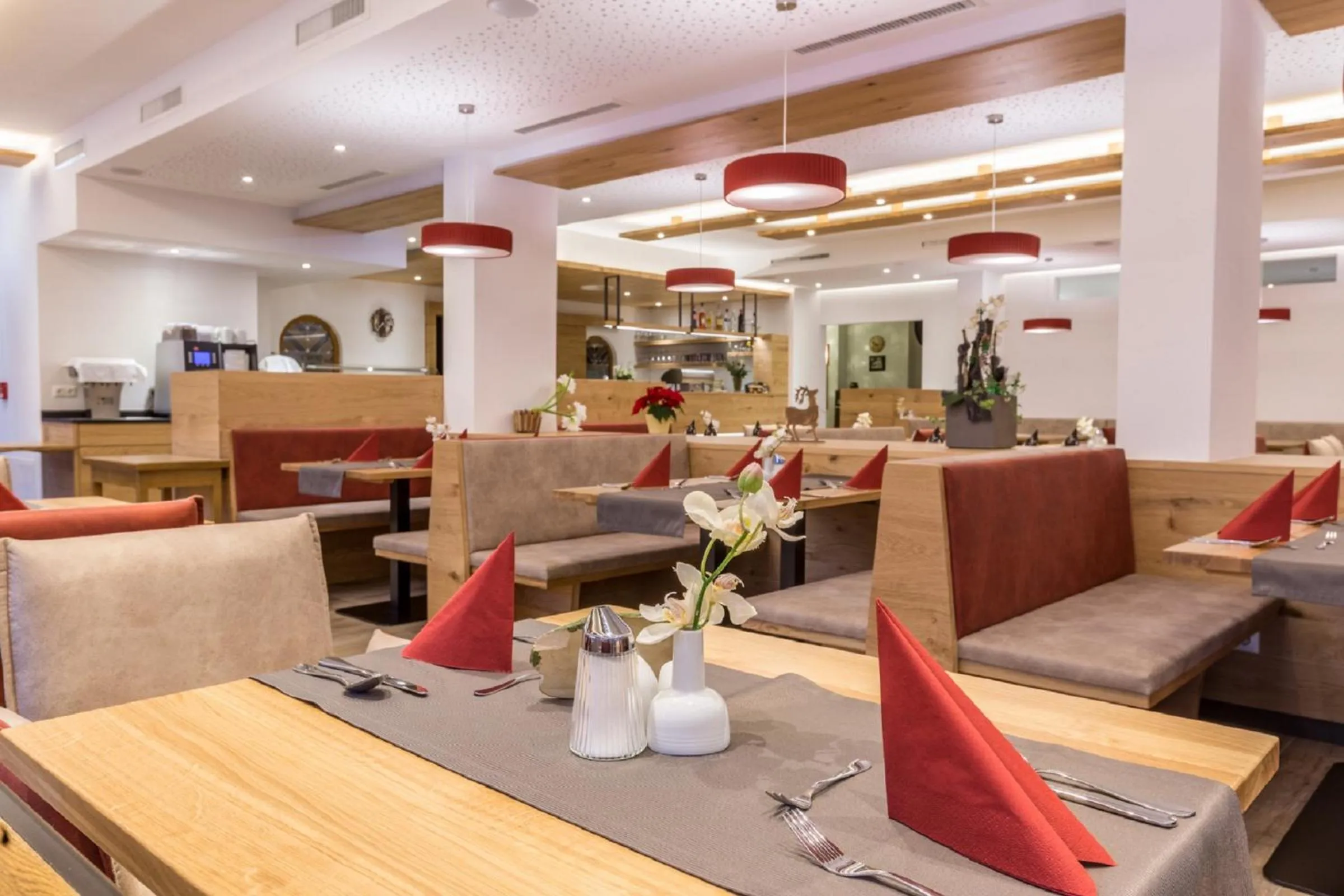 Restaurant/places to eat in Hotel Post