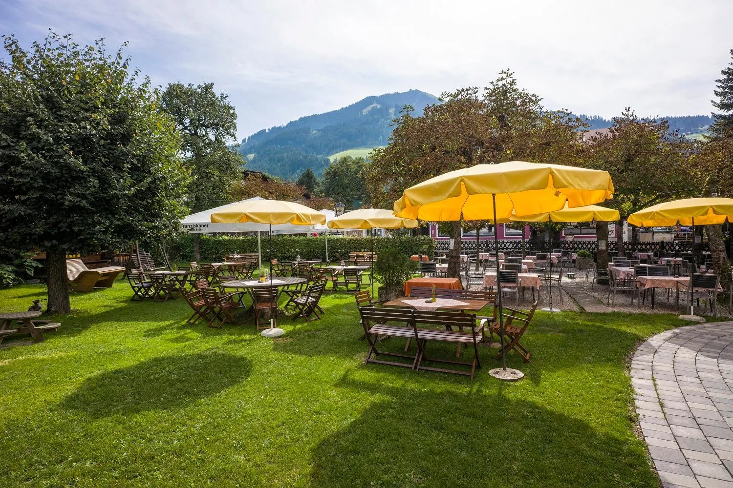 Summer in Hotel Post