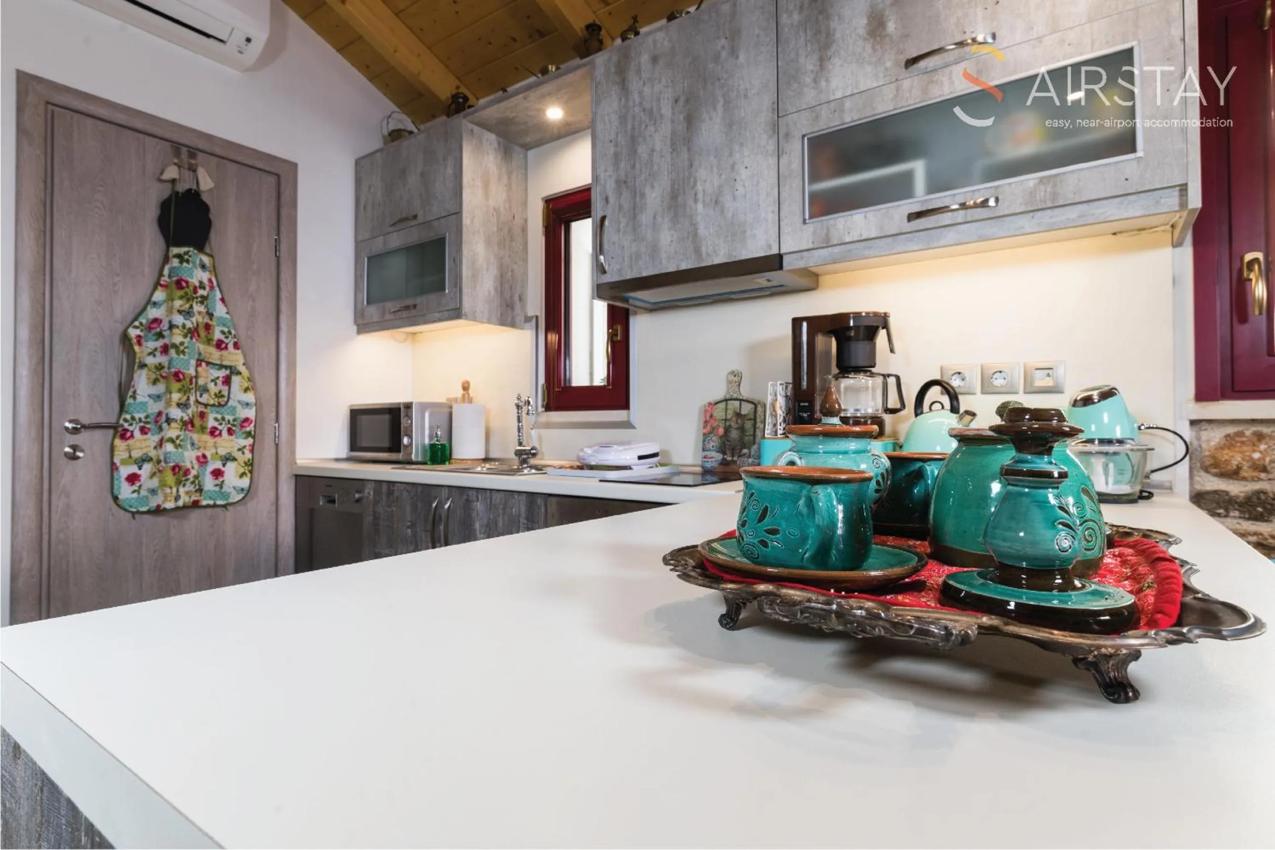 Coffee/tea facilities in Orianna Apartment Airport by Airstay