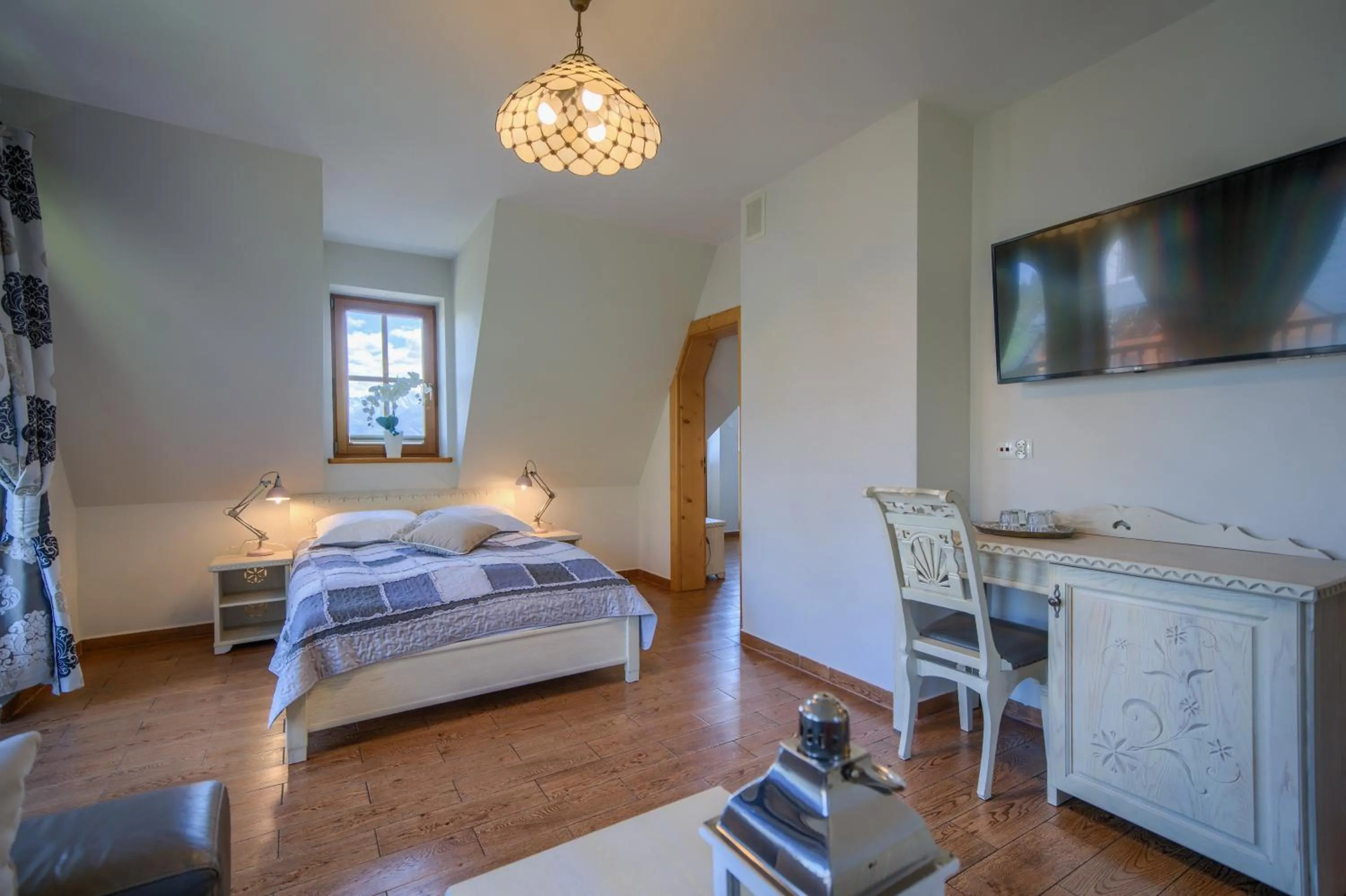 Communal lounge/ TV room, Bed in Butorowy Dwór