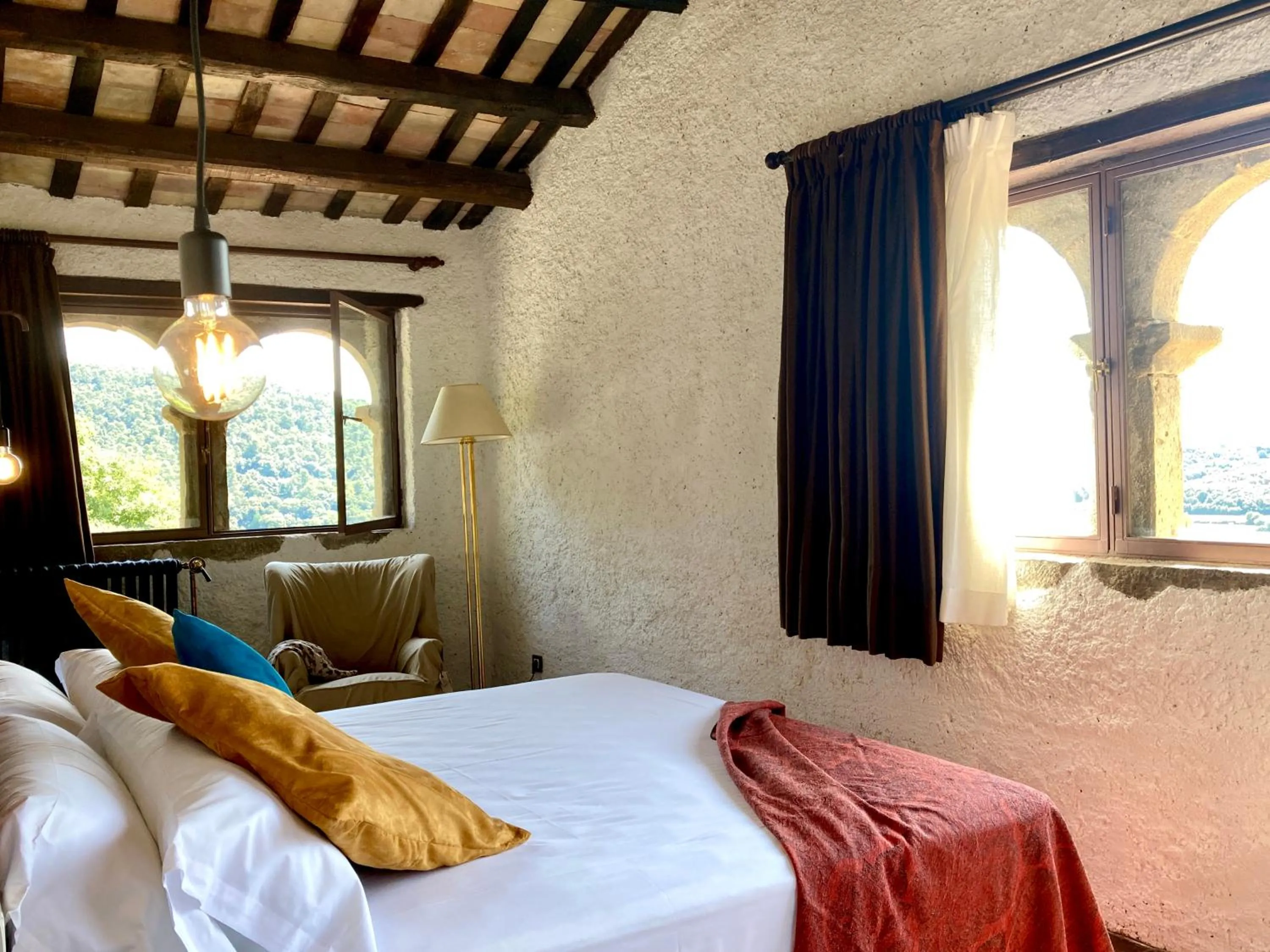 Bed in Masia Can Pou