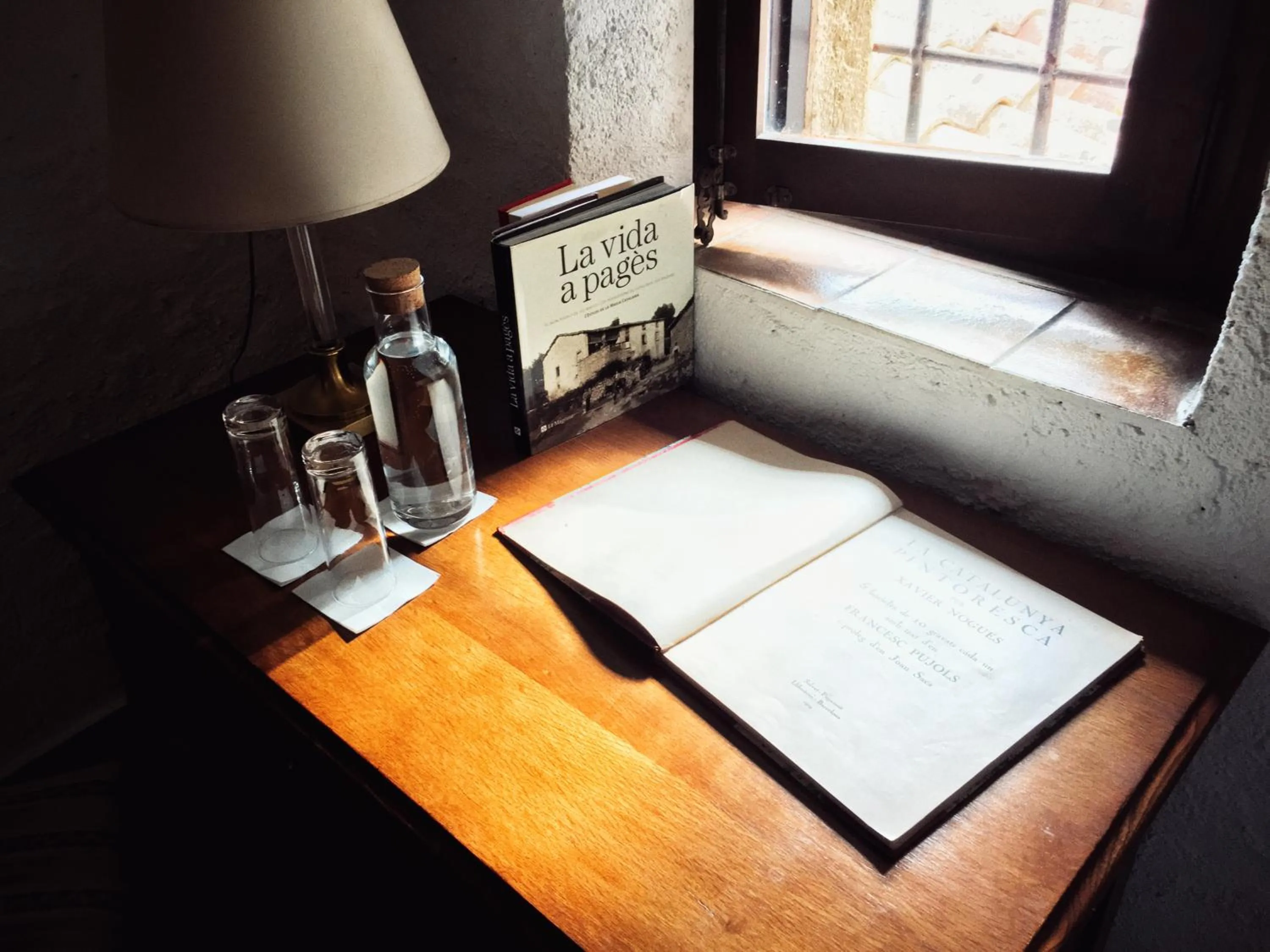 Seating area in Masia Can Pou