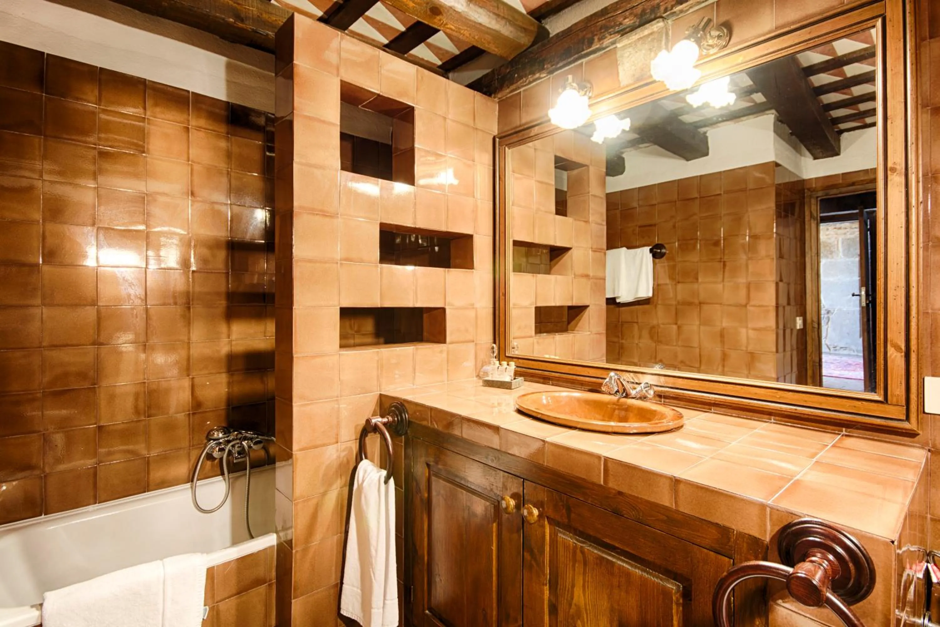 Hot Tub in Masia Can Pou