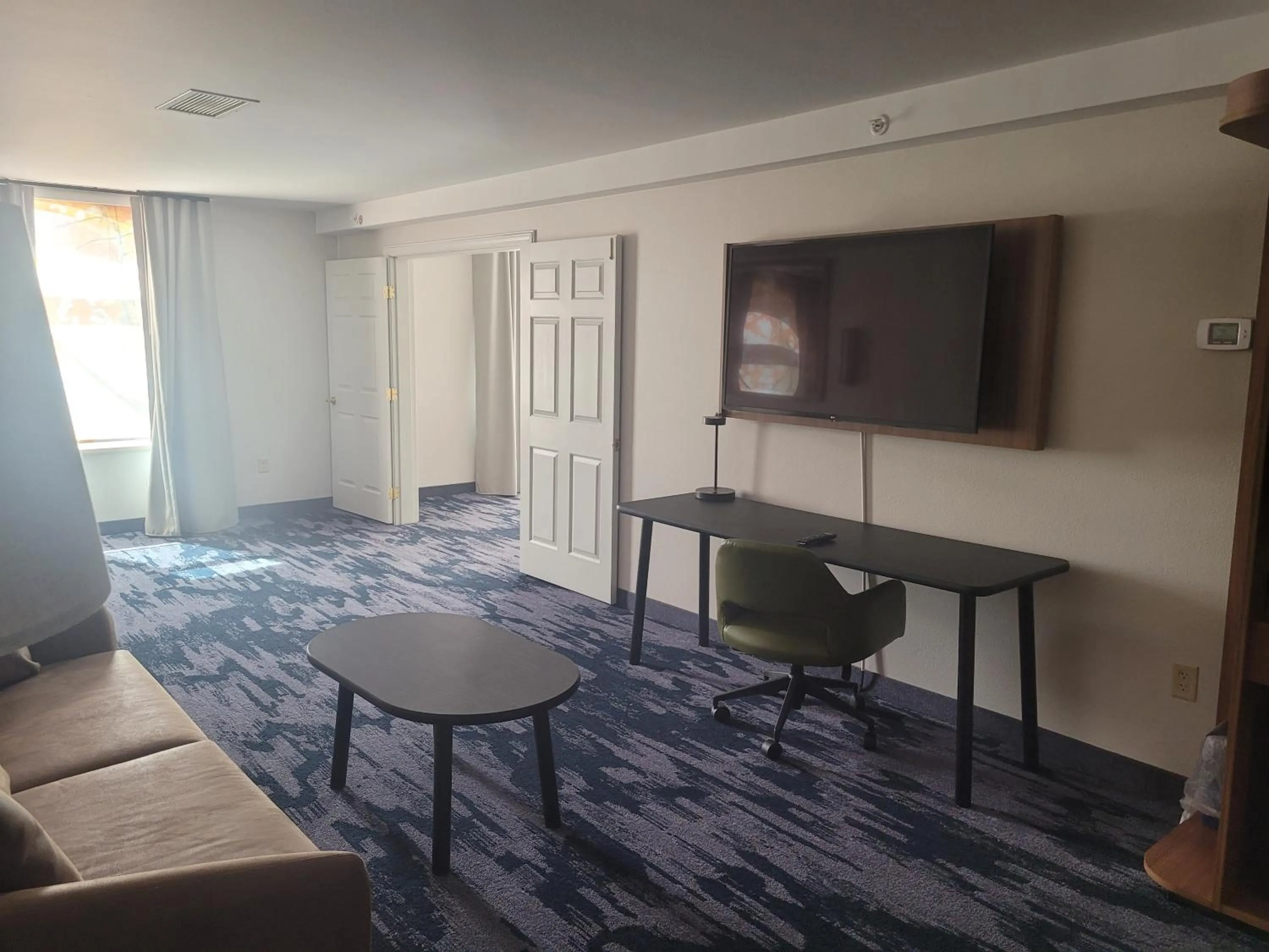 Living room, TV/Entertainment Center in Wingate by Wyndham Helena