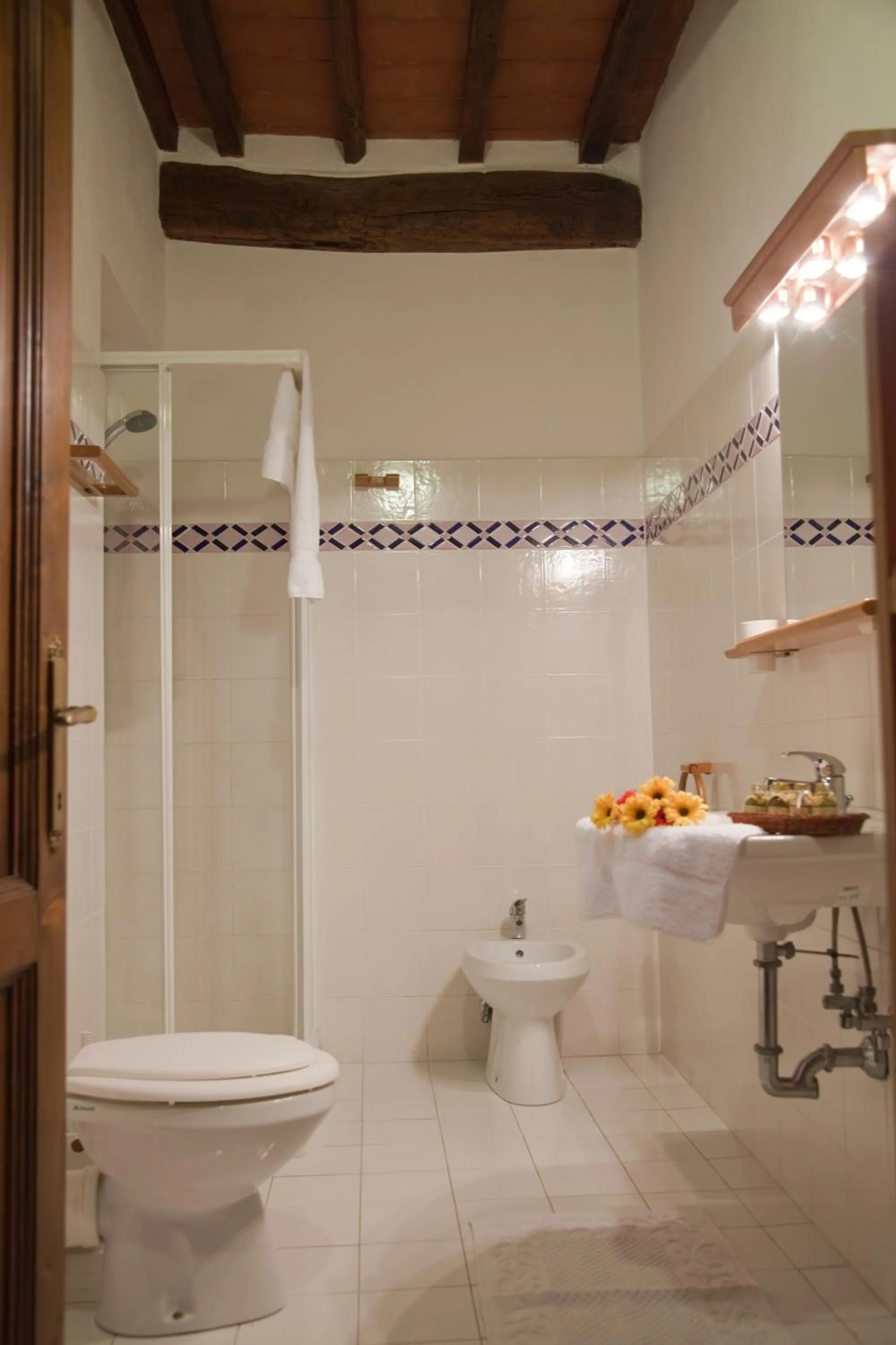 Shower in Florence Winery AgriResort - Fattoria Lavacchio