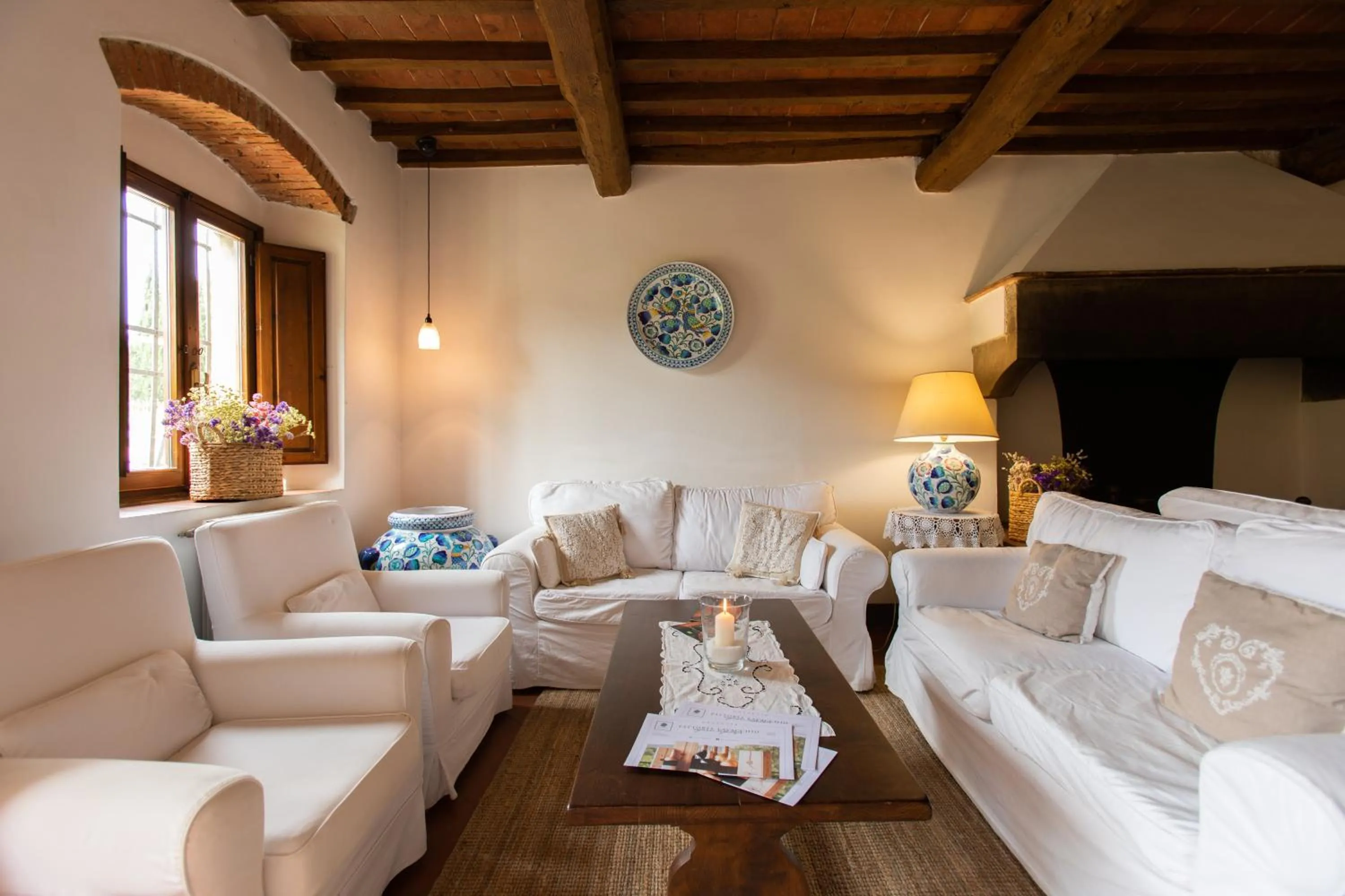 Communal lounge/ TV room in Florence Winery AgriResort - Fattoria Lavacchio