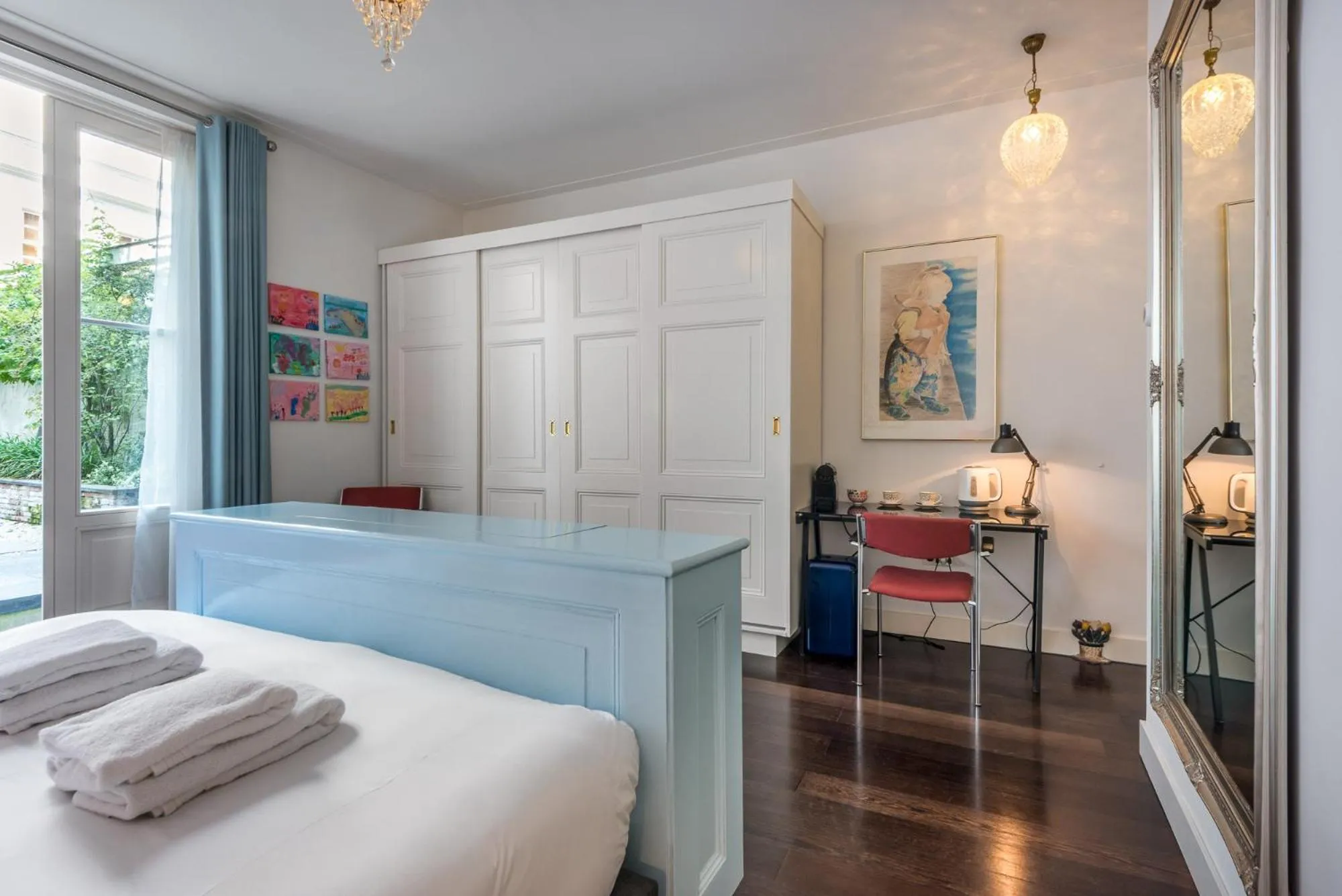 Photo of the whole room in The Old Lady