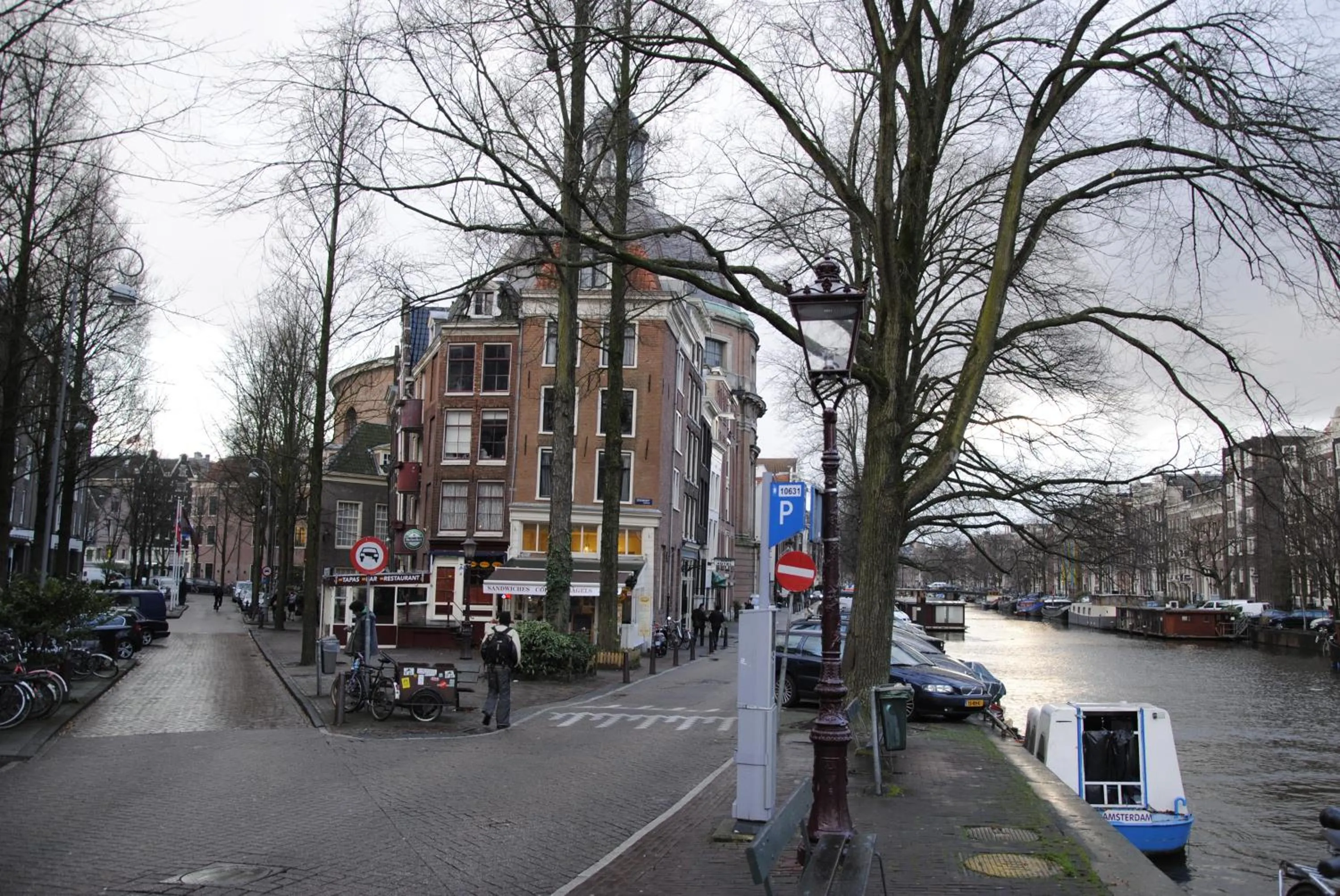 Area and facilities in The Old Lady