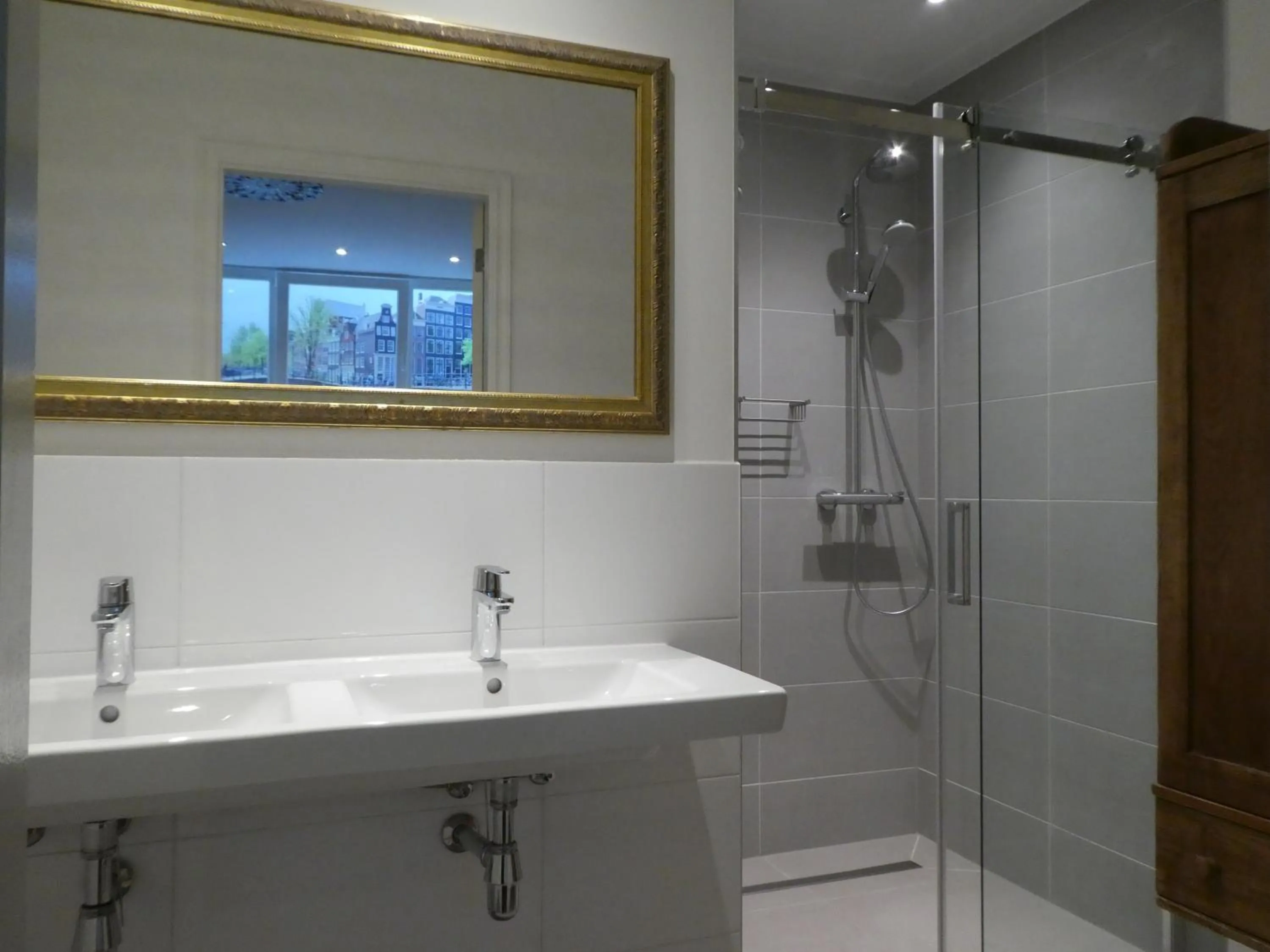 Bathroom in The Old Lady