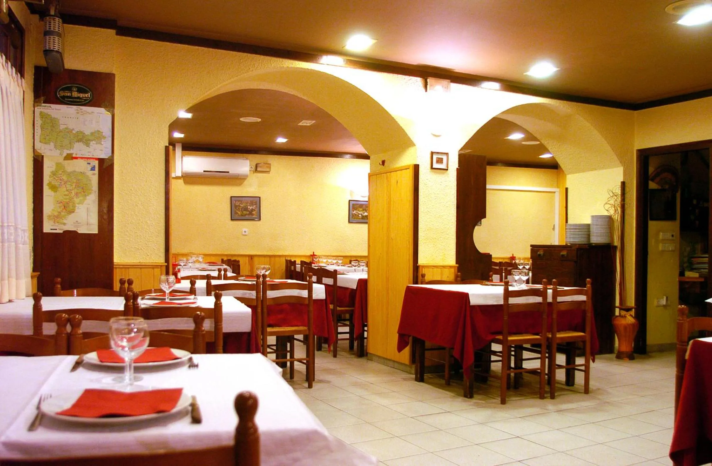 Restaurant/places to eat in Hostal Les Collades