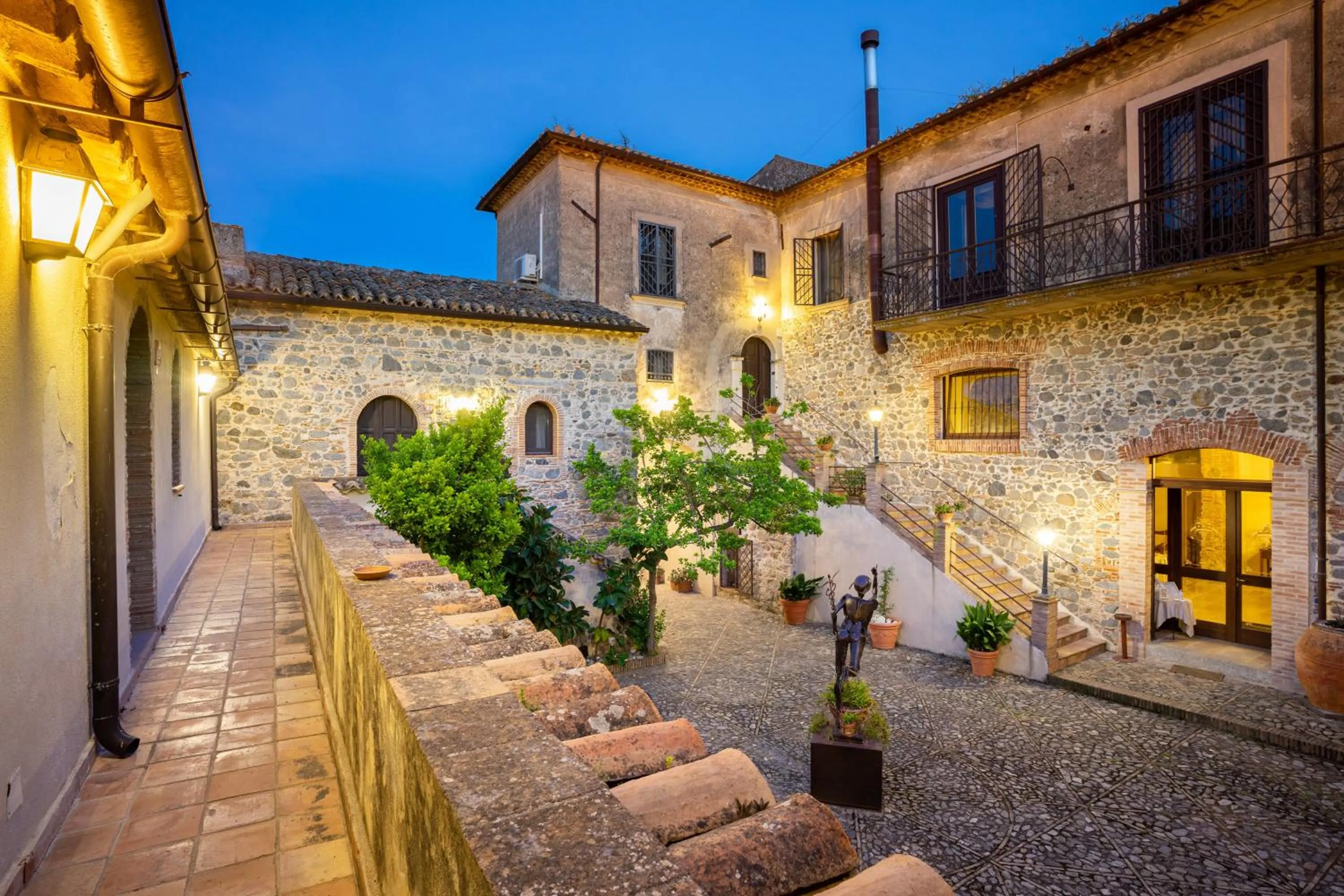 Inner courtyard view in Tenuta Ciminata Greco
