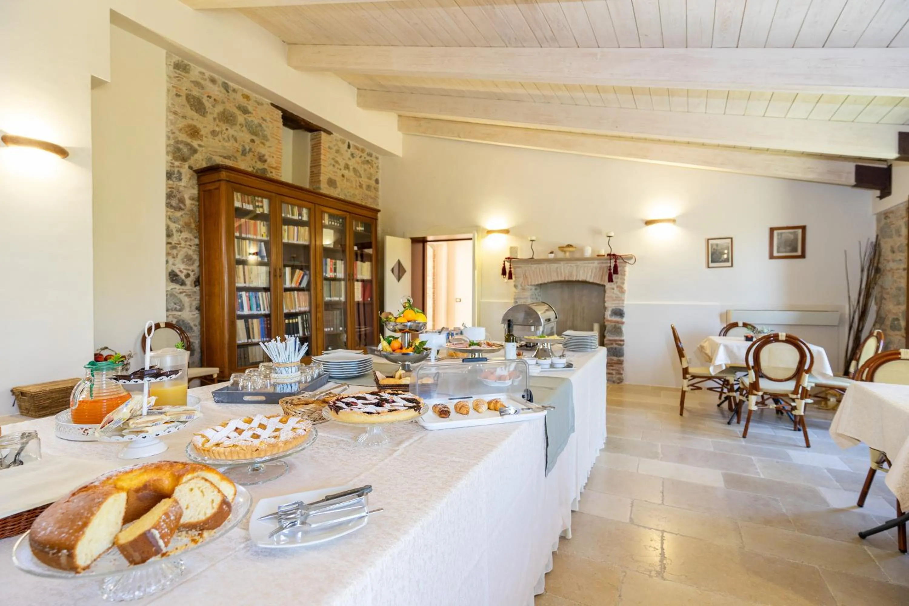 Buffet breakfast in Tenuta Ciminata Greco