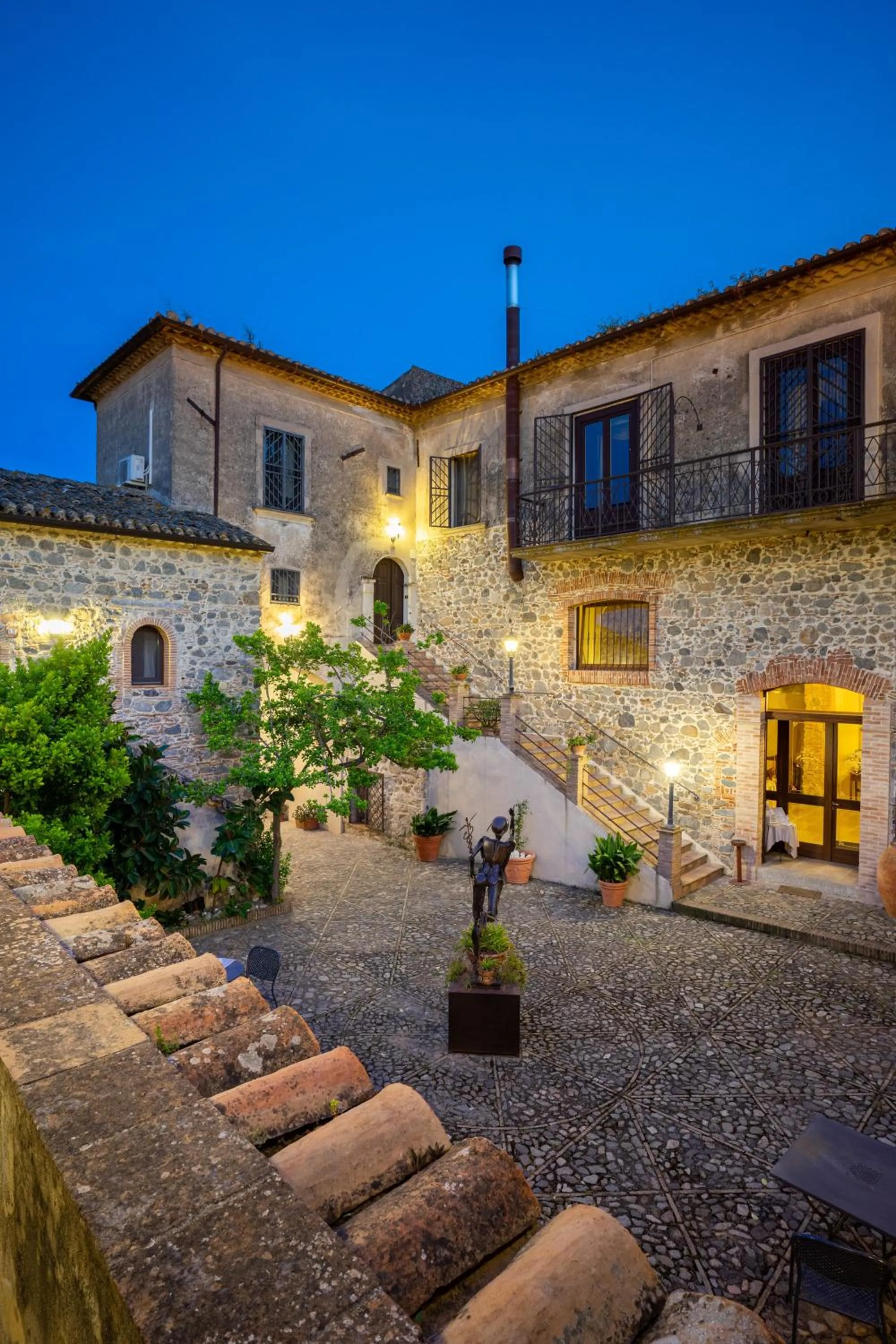 Inner courtyard view in Tenuta Ciminata Greco