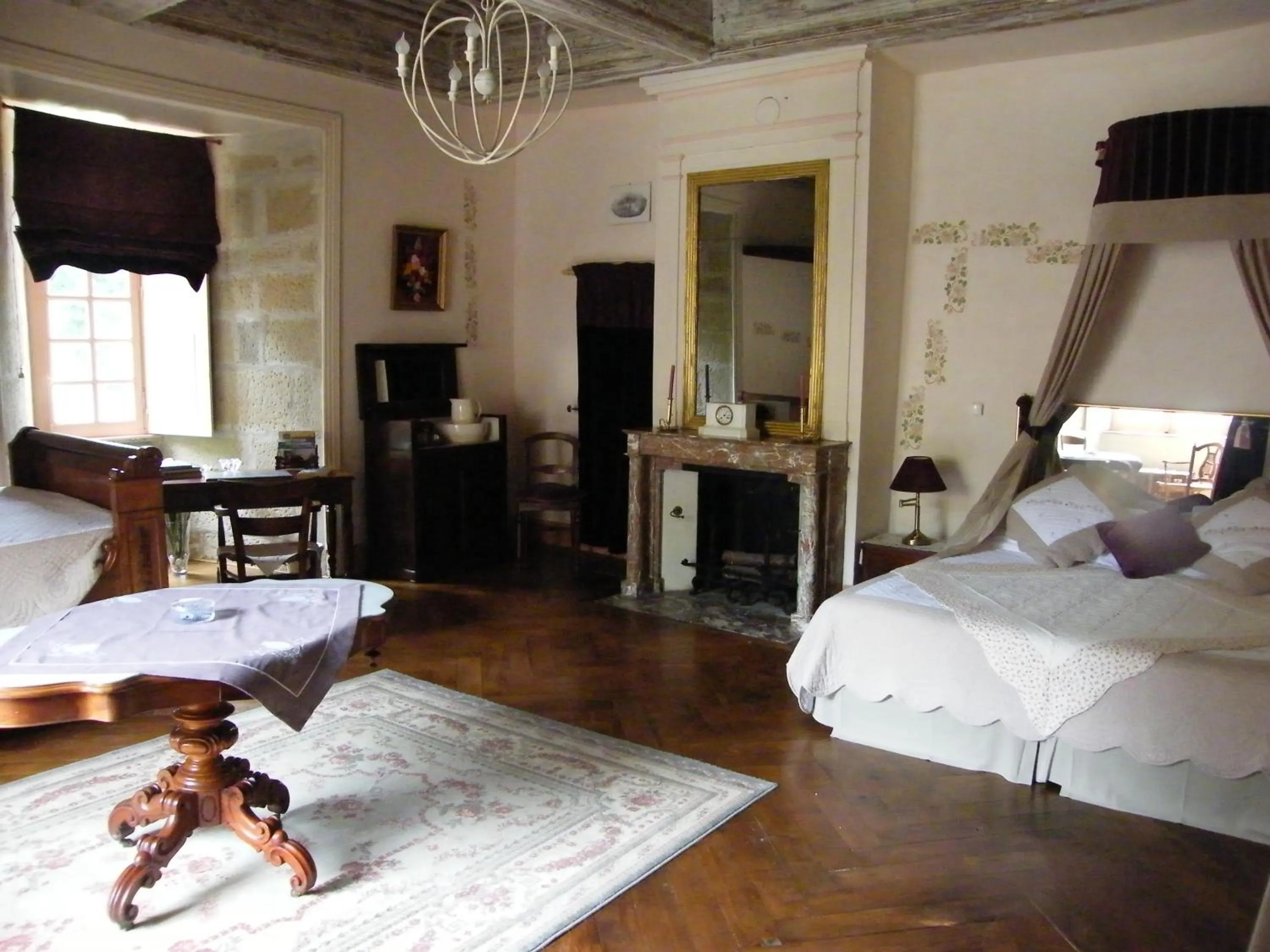 Bedroom, Bed in Château des Martinanches