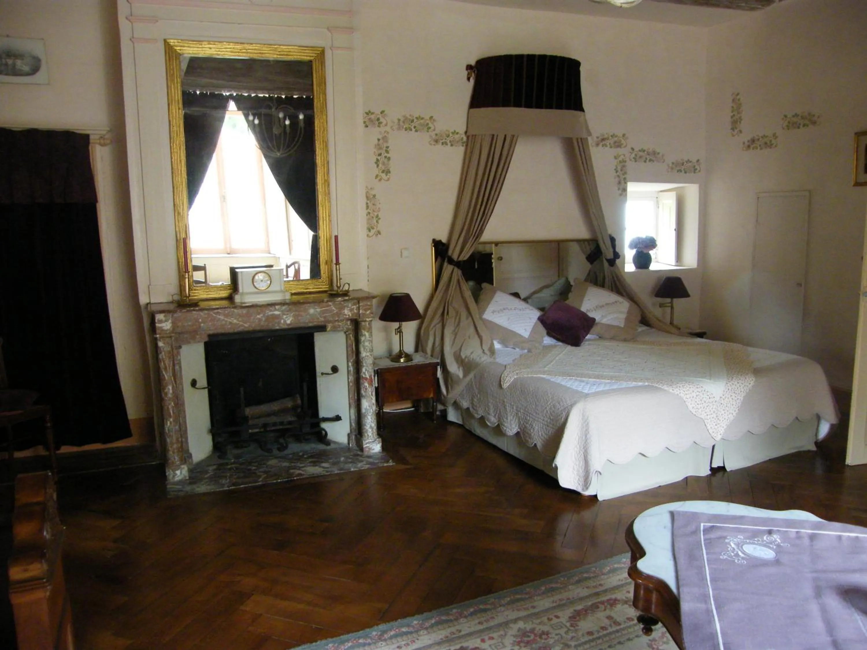 Bedroom, Bed in Château des Martinanches