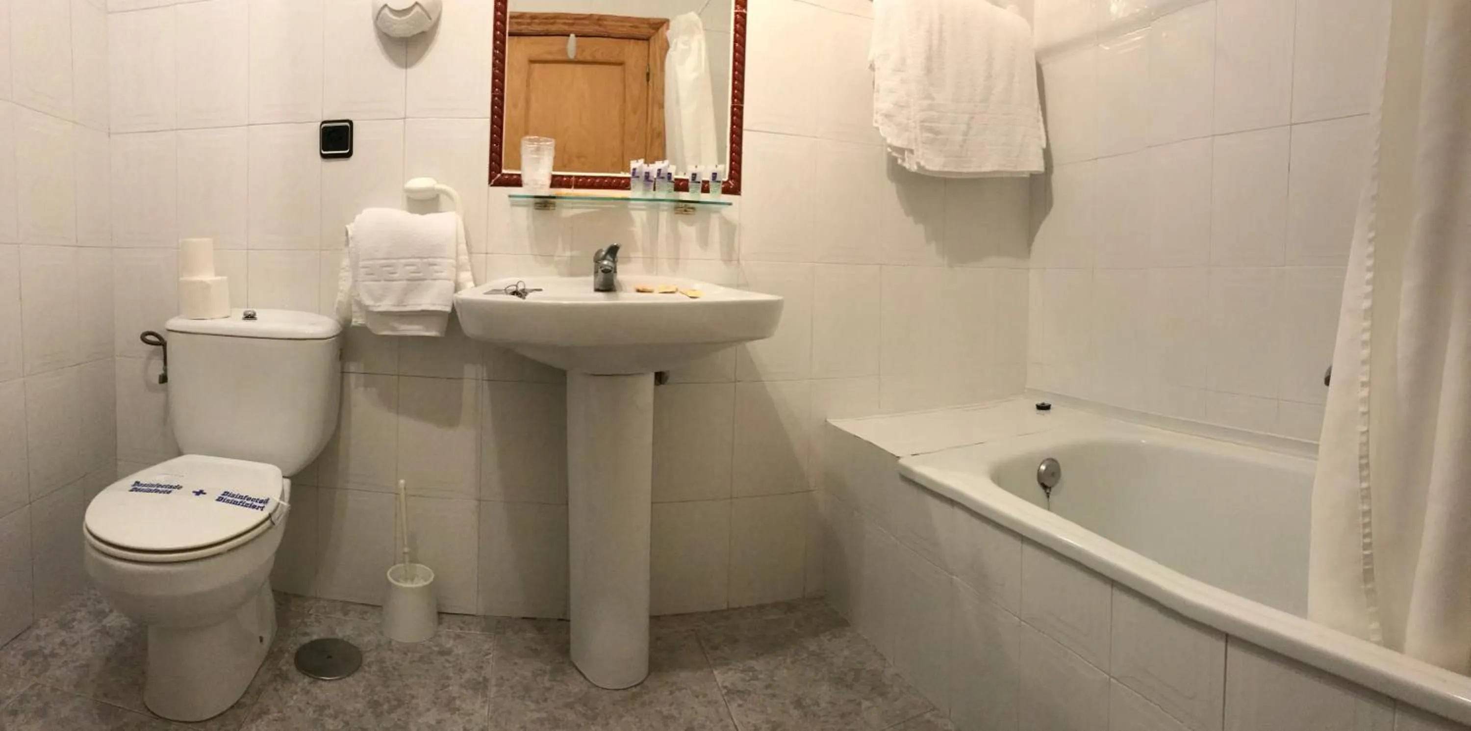 Toilet in Hospedium Hotel Twist