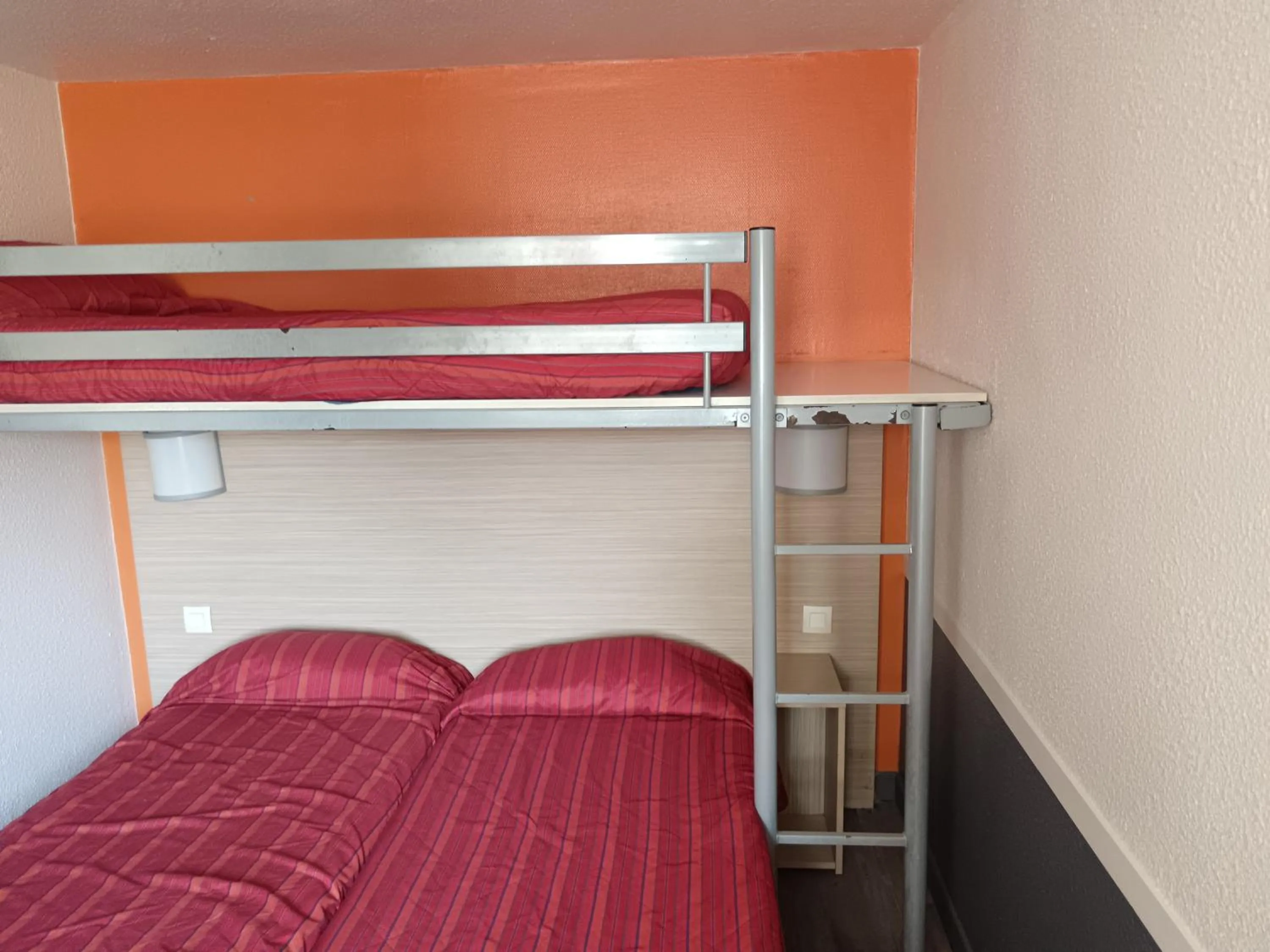 Bedroom, Bed in HECO Calais Centre-Gare