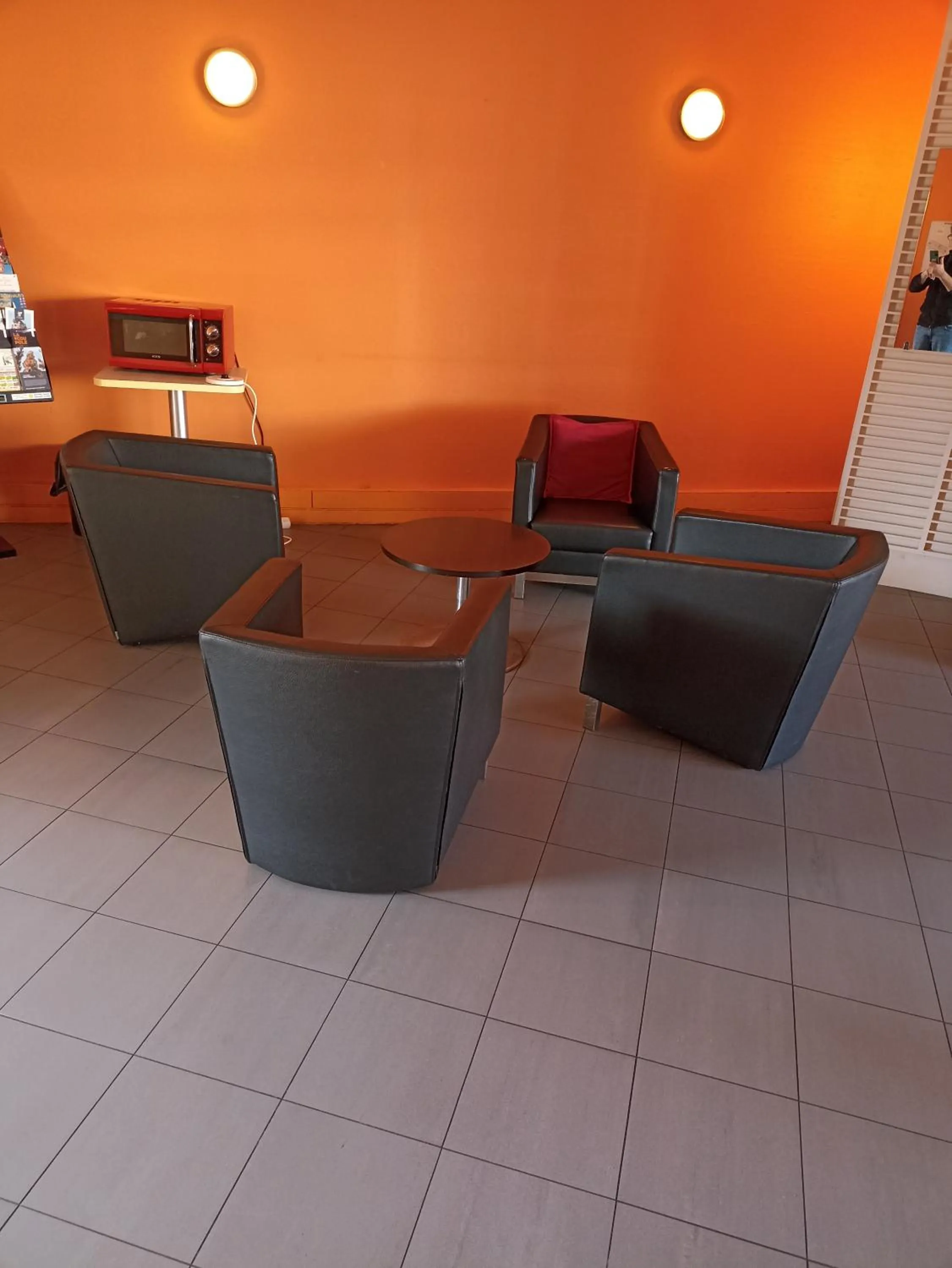 Seating area in HECO Calais Centre-Gare