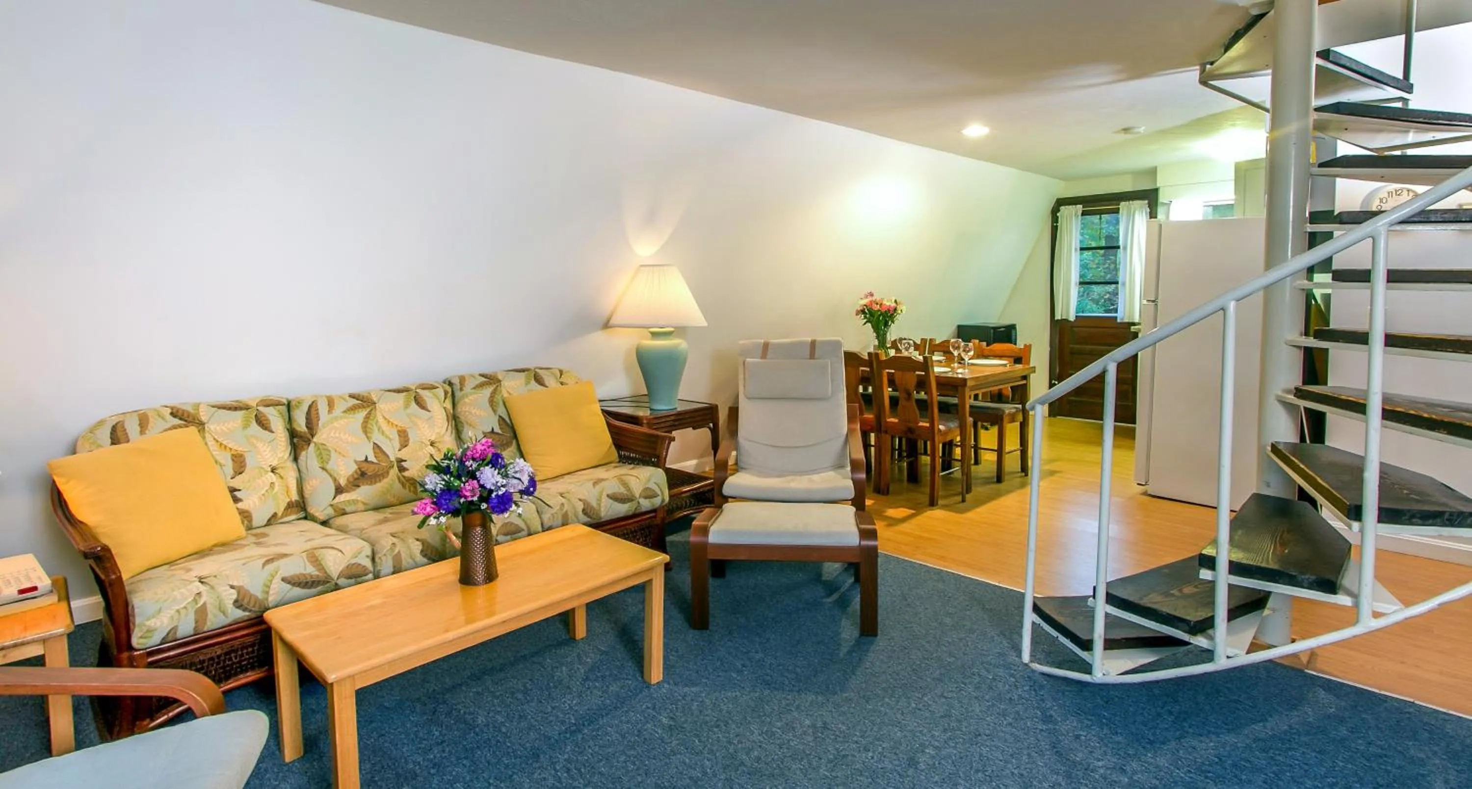 Living room in Self-Sufficient Cottages at Even'tide Resort