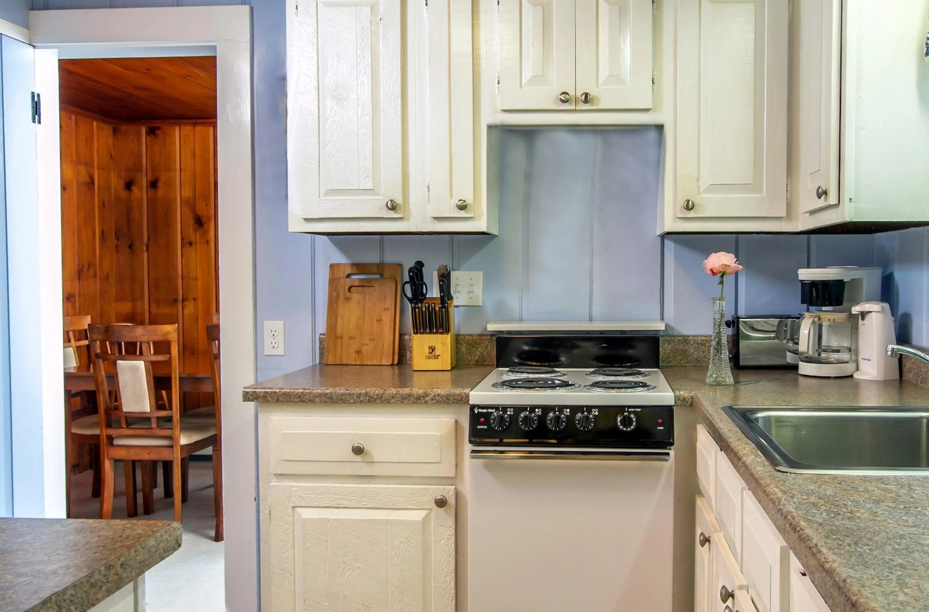 Kitchen or kitchenette in Self-Sufficient Cottages at Even'tide Resort