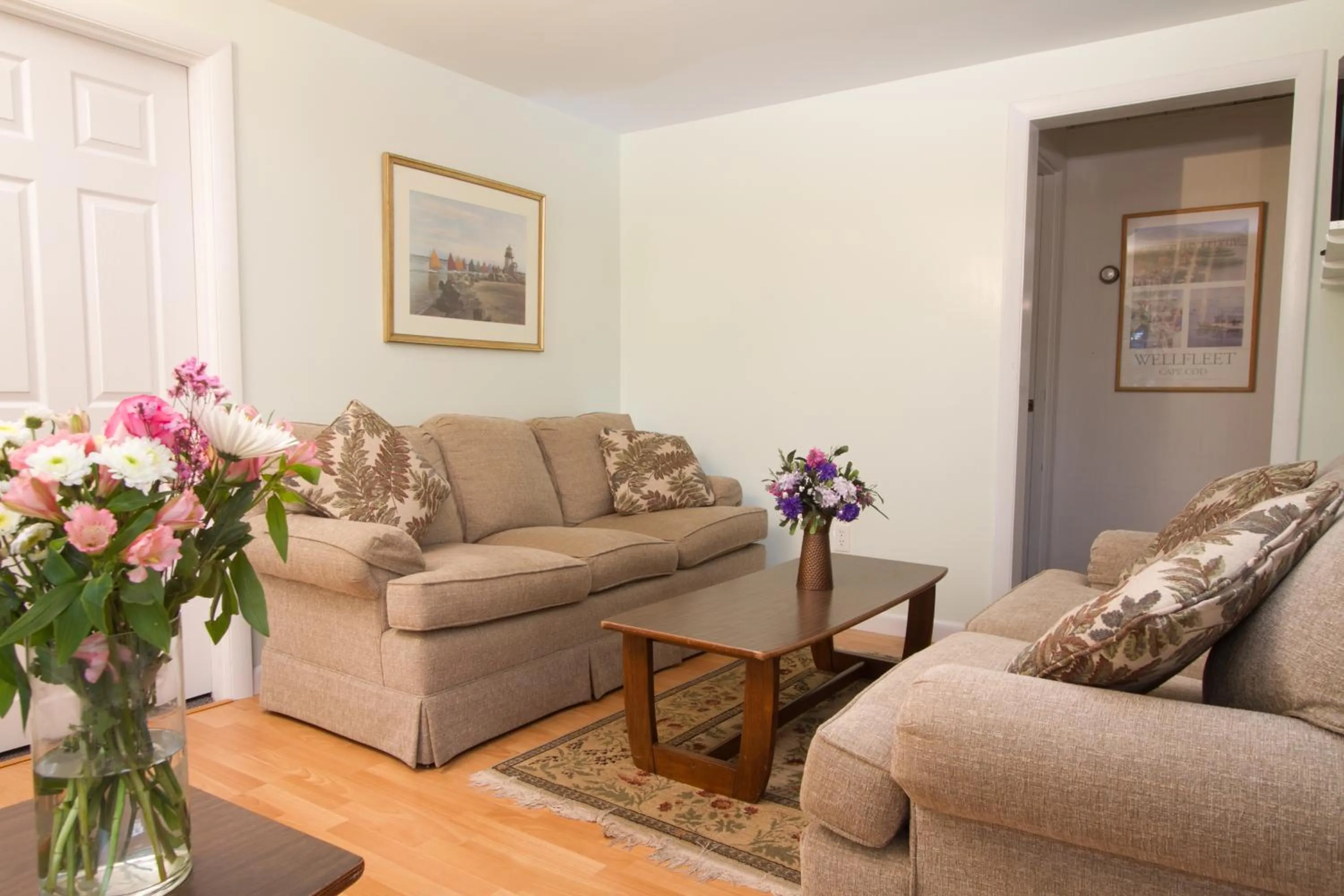 Living room in Self-Sufficient Cottages at Even'tide Resort