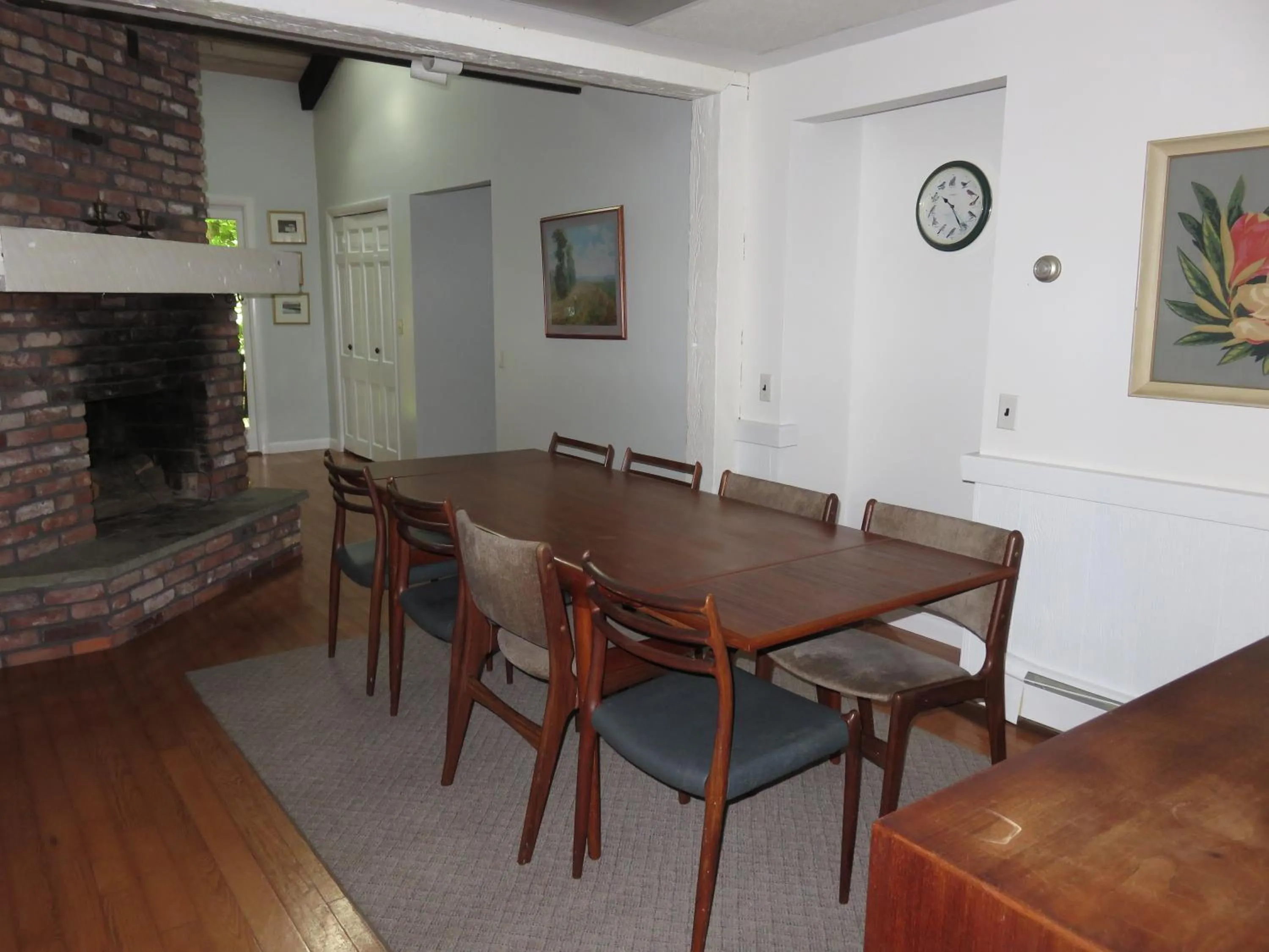 Seating area in Self-Sufficient Cottages at Even'tide Resort